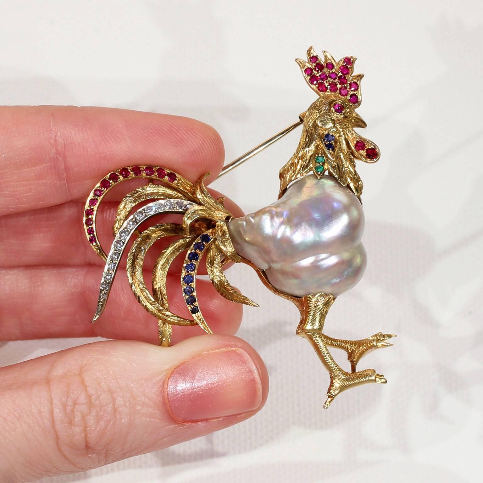 Round Cut 1940s Baroque Pearl and Gemstone Rooster Brooch in 18 Karat Gold For Sale