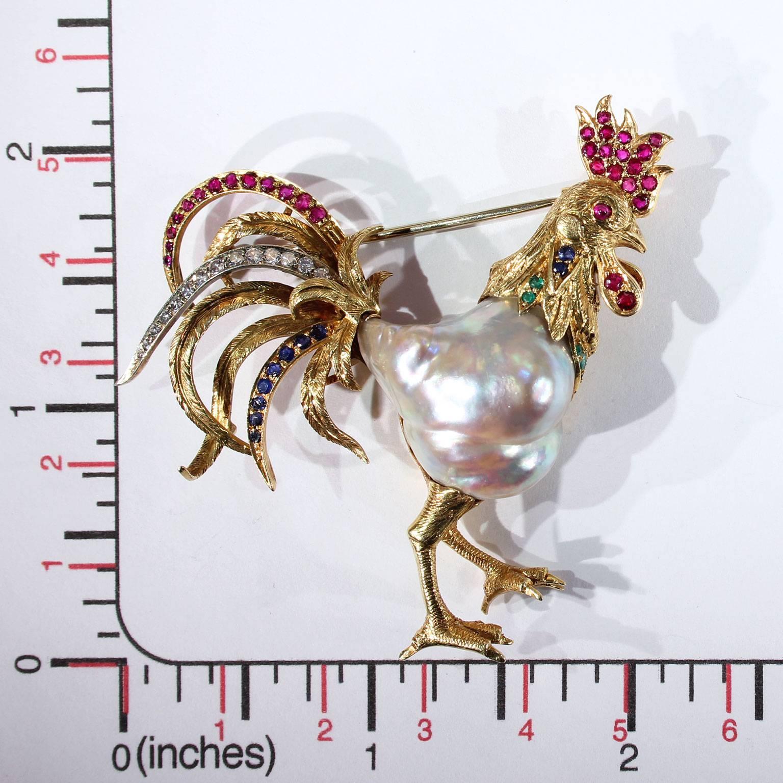 1940s Baroque Pearl and Gemstone Rooster Brooch in 18 Karat Gold For Sale 2