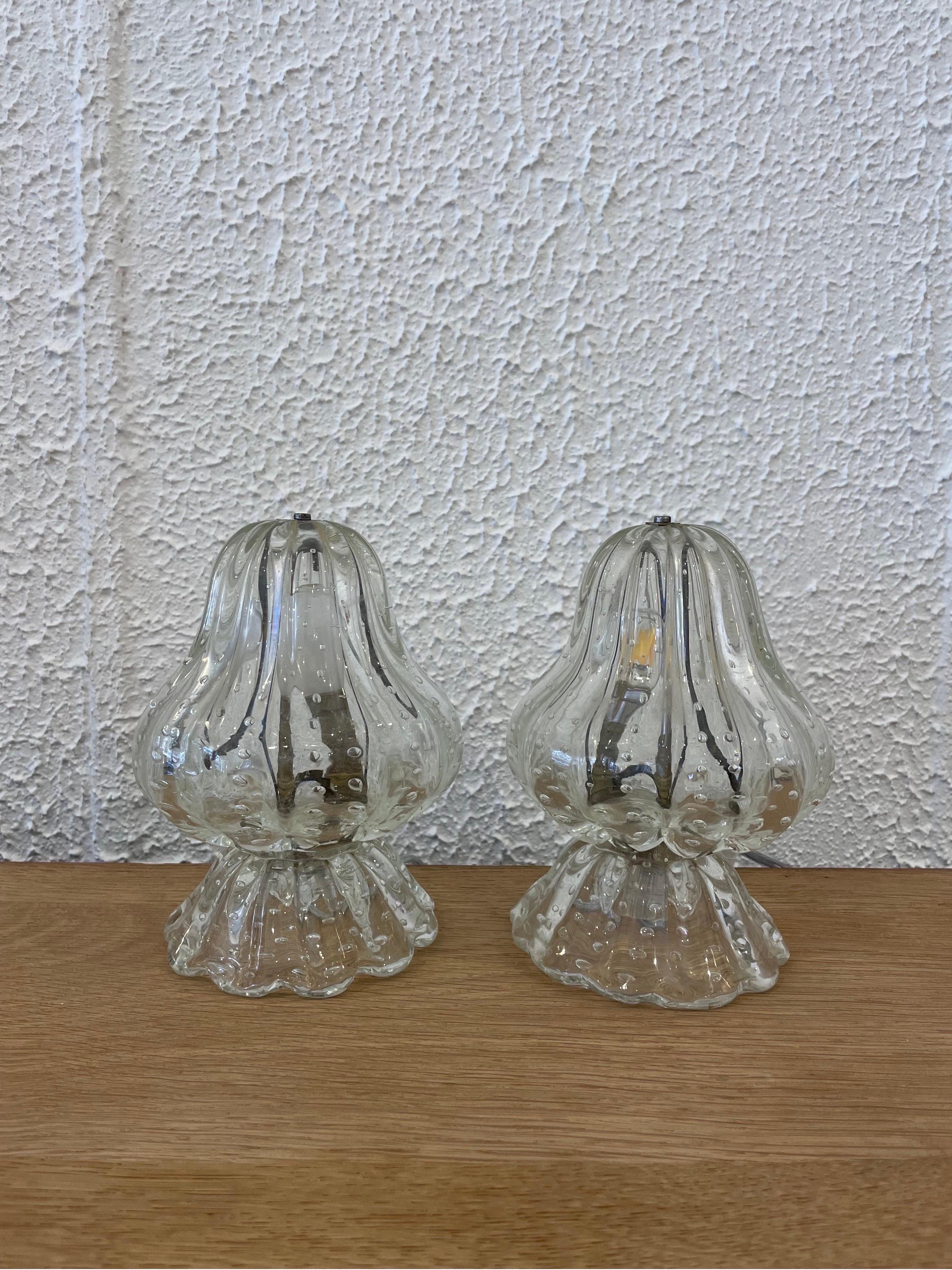 Unique 1940s Barovier & Toso Bullicante mushroom lamps in excellent vintage condition. Sold as a pair 