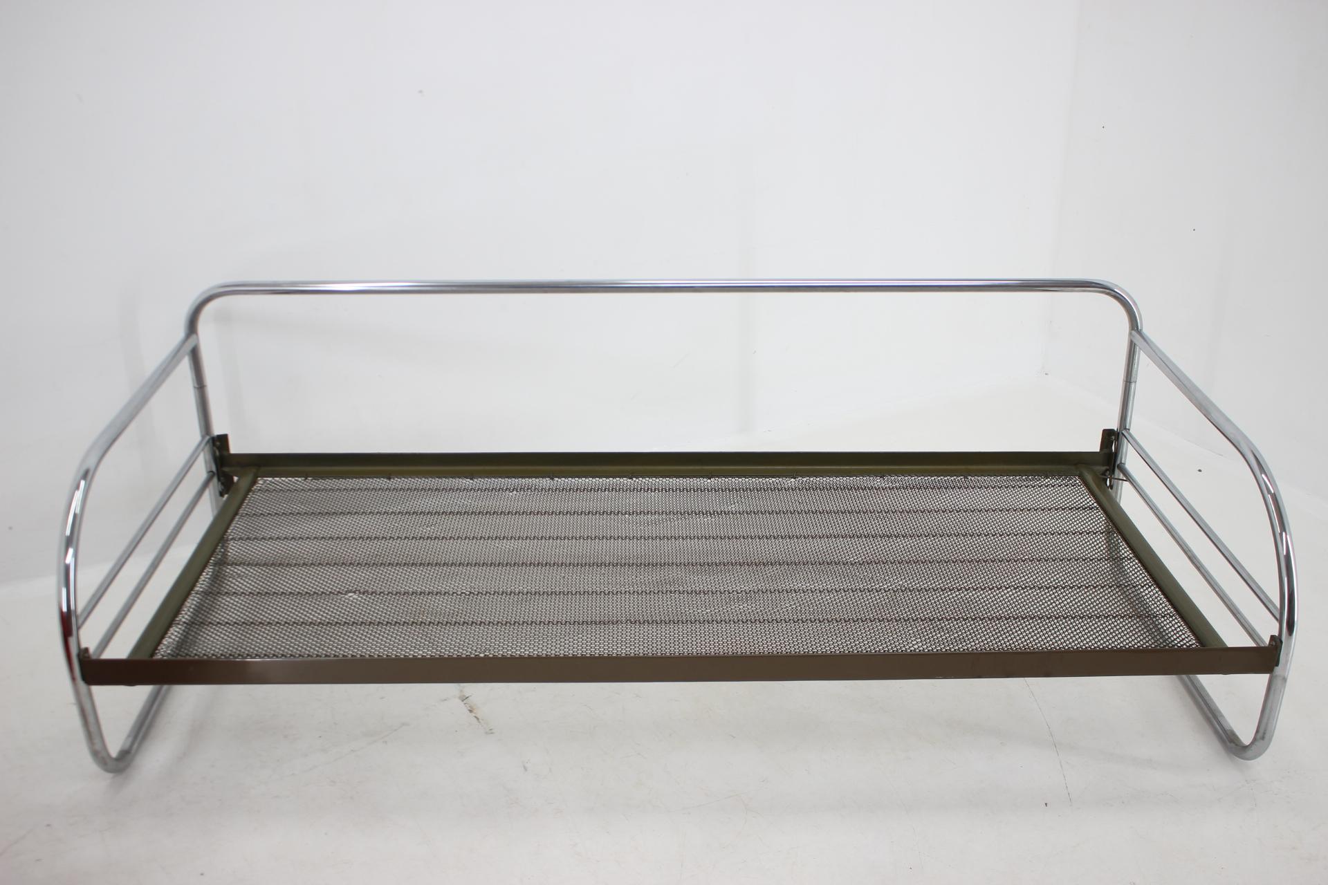 1940s Bauhaus Minimalist Sofa, Czechoslovakia 10