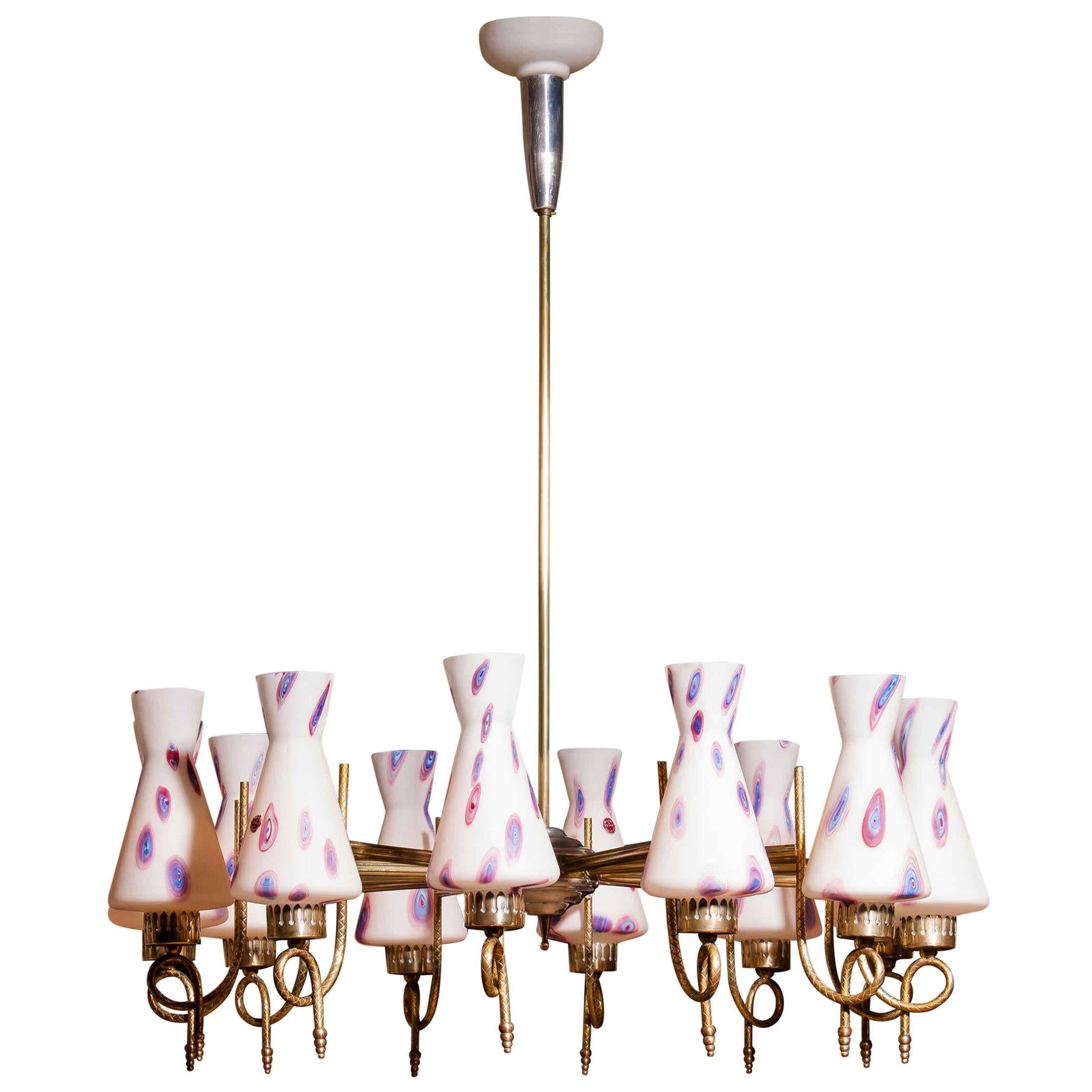 Magnificent large chandelier.
This lamp is made of a beautiful brass with polished aluminium shape with twelve white designed Murano glass shades and made by Stilnovo.
Dimensions: H 90 cm, ø 80 cm.
Technically 100%.