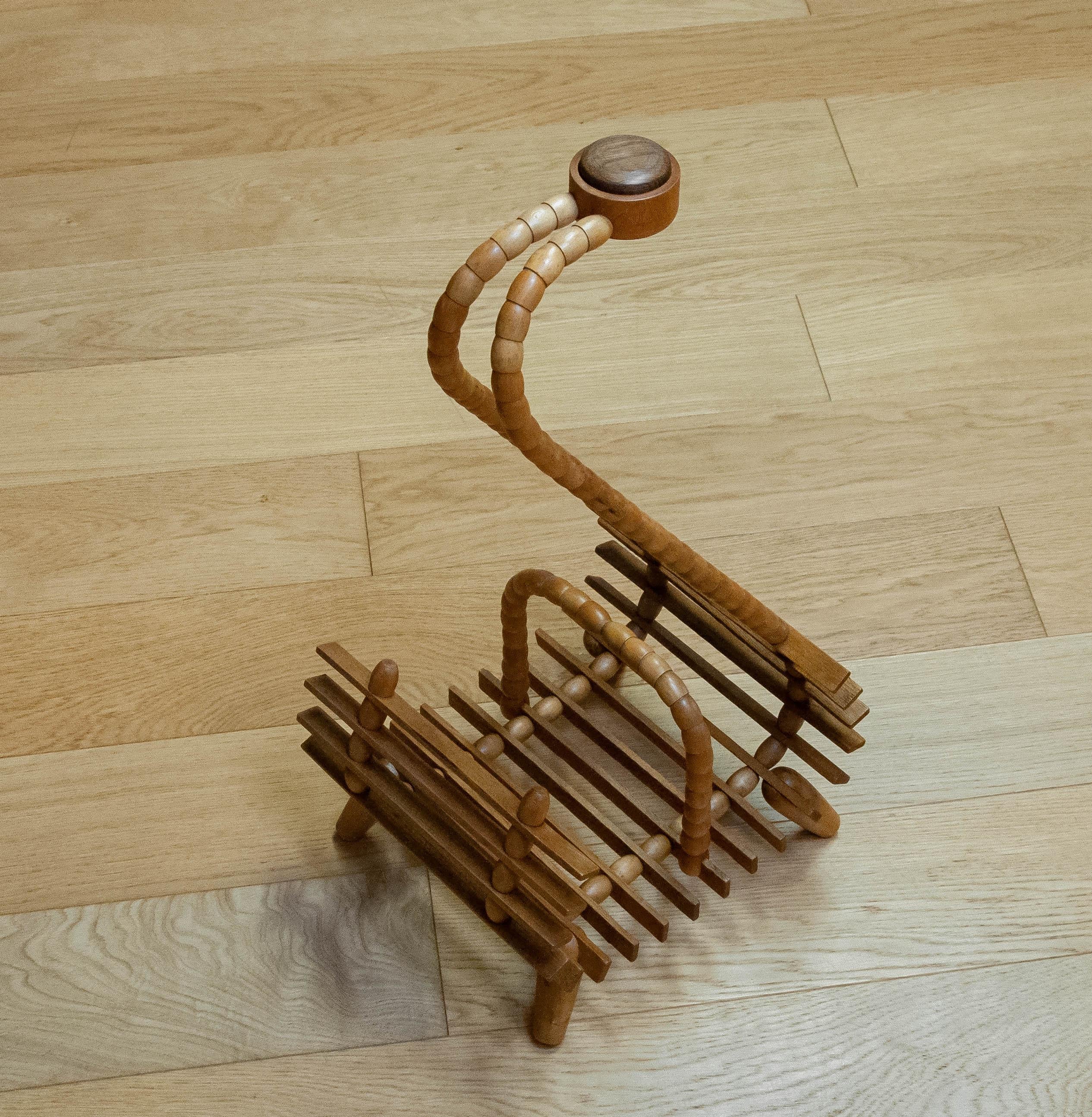 1940s Beech Magazine Rack with Oak-Inlaid Handle In Good Condition For Sale In Silvolde, Gelderland