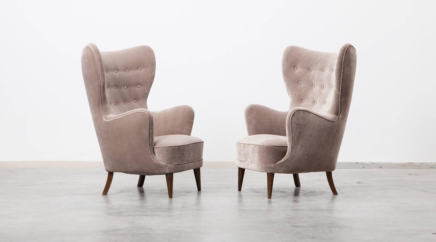 Mid-Century Modern 1940s Beige Fabric on Beech Legs Lounge Chairs
