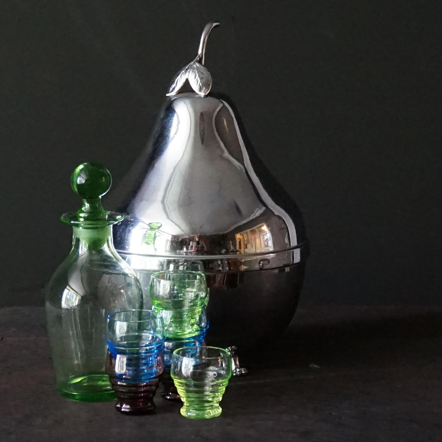 1940s Belgian MCM Art-Deco Liquor Pear Cellar with Vaseline Carafe and 6 glasses For Sale 2