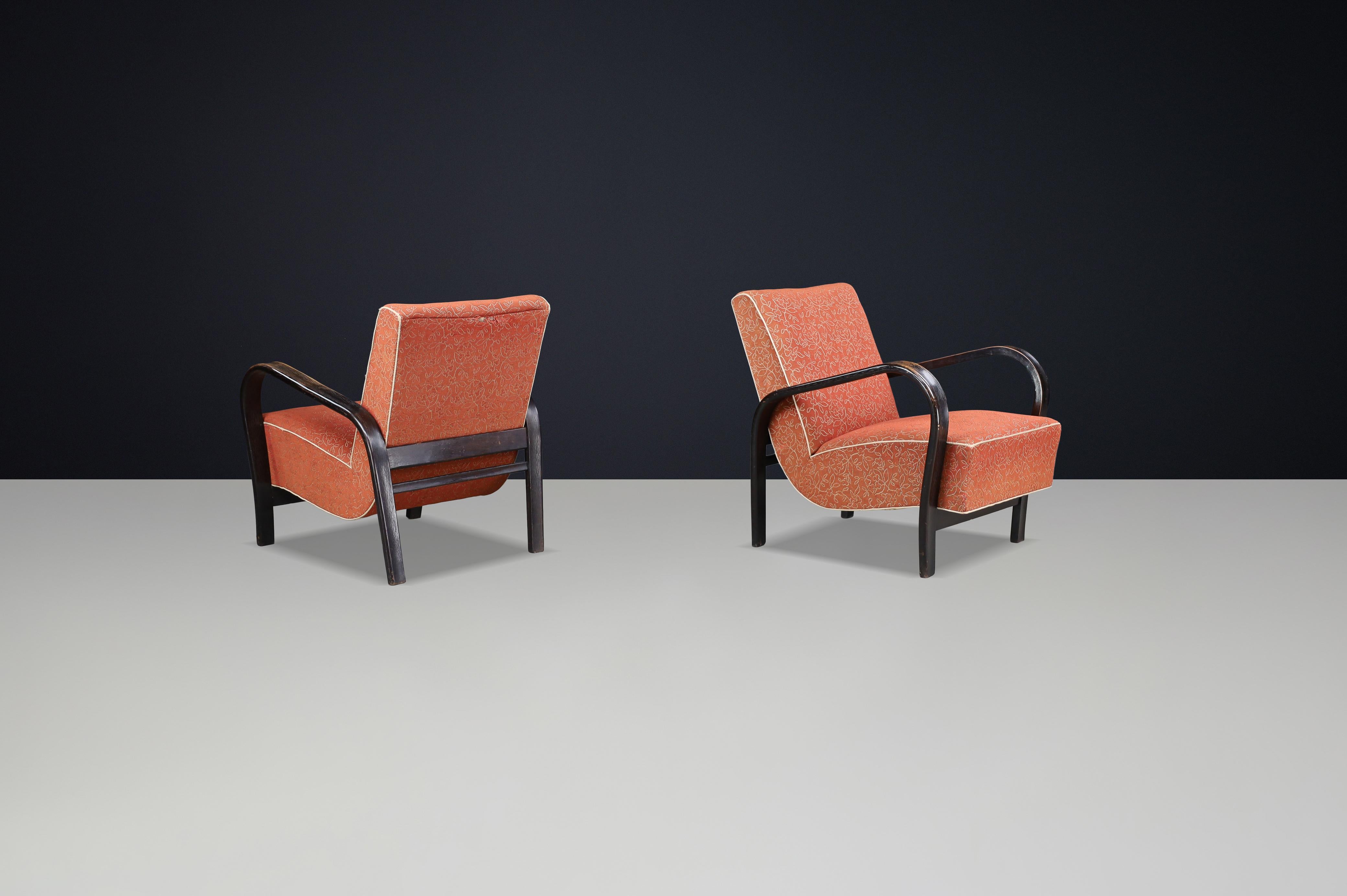 Sillones de madera curvada de los años 40 de Koželka & Kropáček con tapicería original - Praga Moderno de mediados de siglo en venta