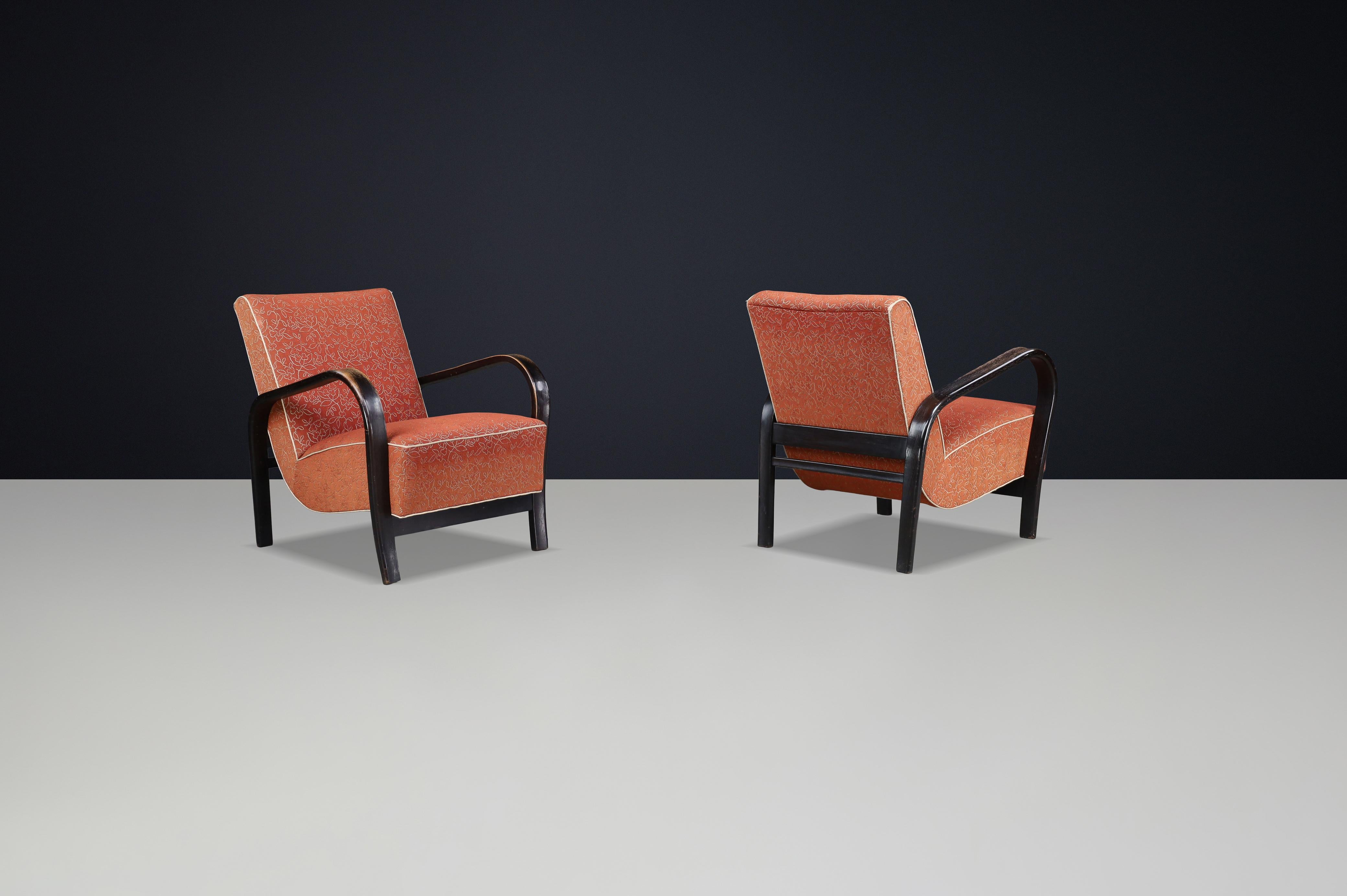 Sillones de madera curvada de los años 40 de Koželka & Kropáček con tapicería original - Praga Tapicería en venta