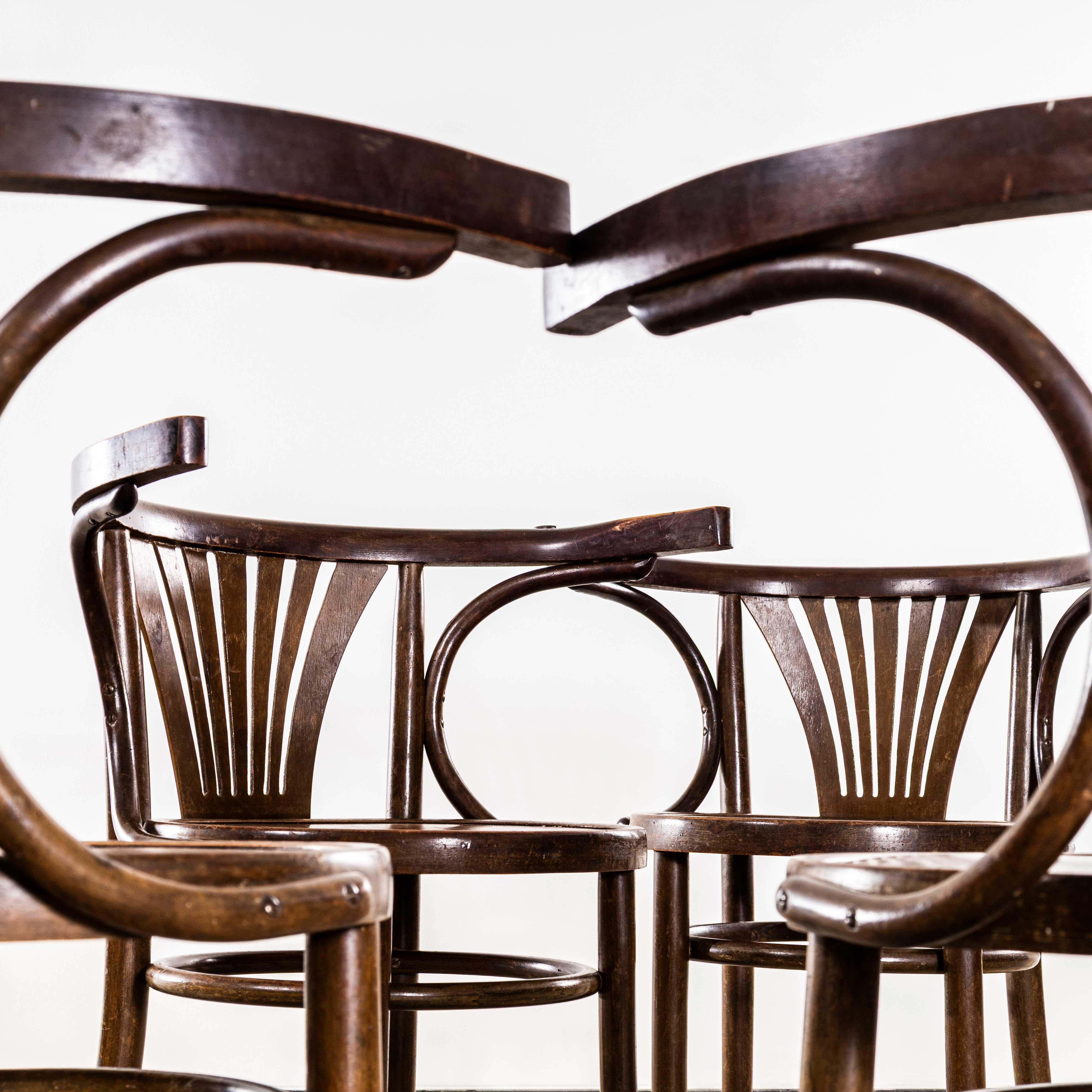 1940's Bentwood Debrecen Dining Arm Chairs - Set von vier im Zustand „Gut“ im Angebot in Hook, Hampshire