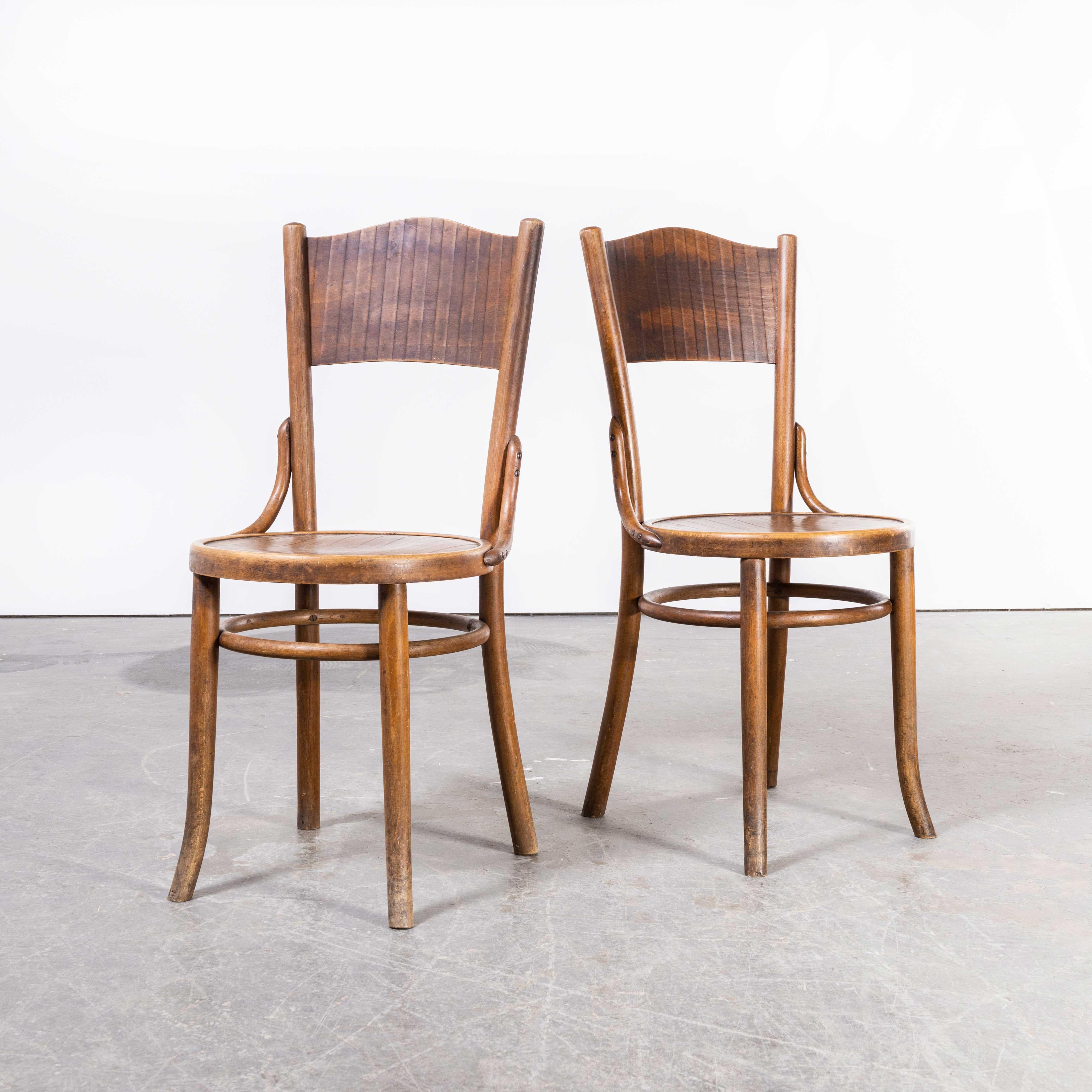1940's, Bentwood Debrecen Moustache Back Dining Chairs, Pair In Good Condition For Sale In Hook, Hampshire