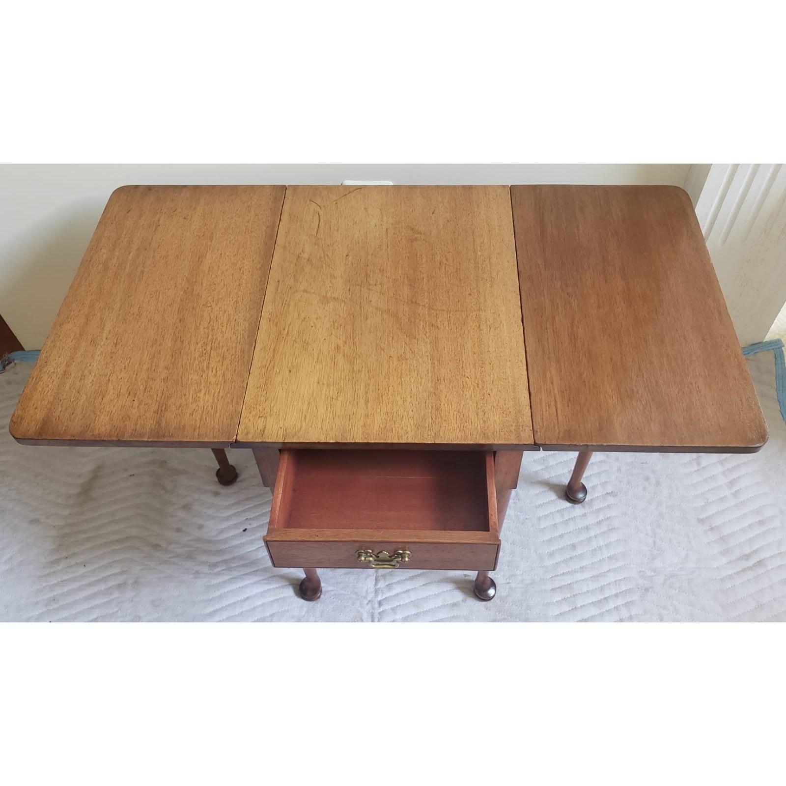 American 1940s Biggs Kittinger Chippendale Mahogany Drop Leaf Side Table For Sale