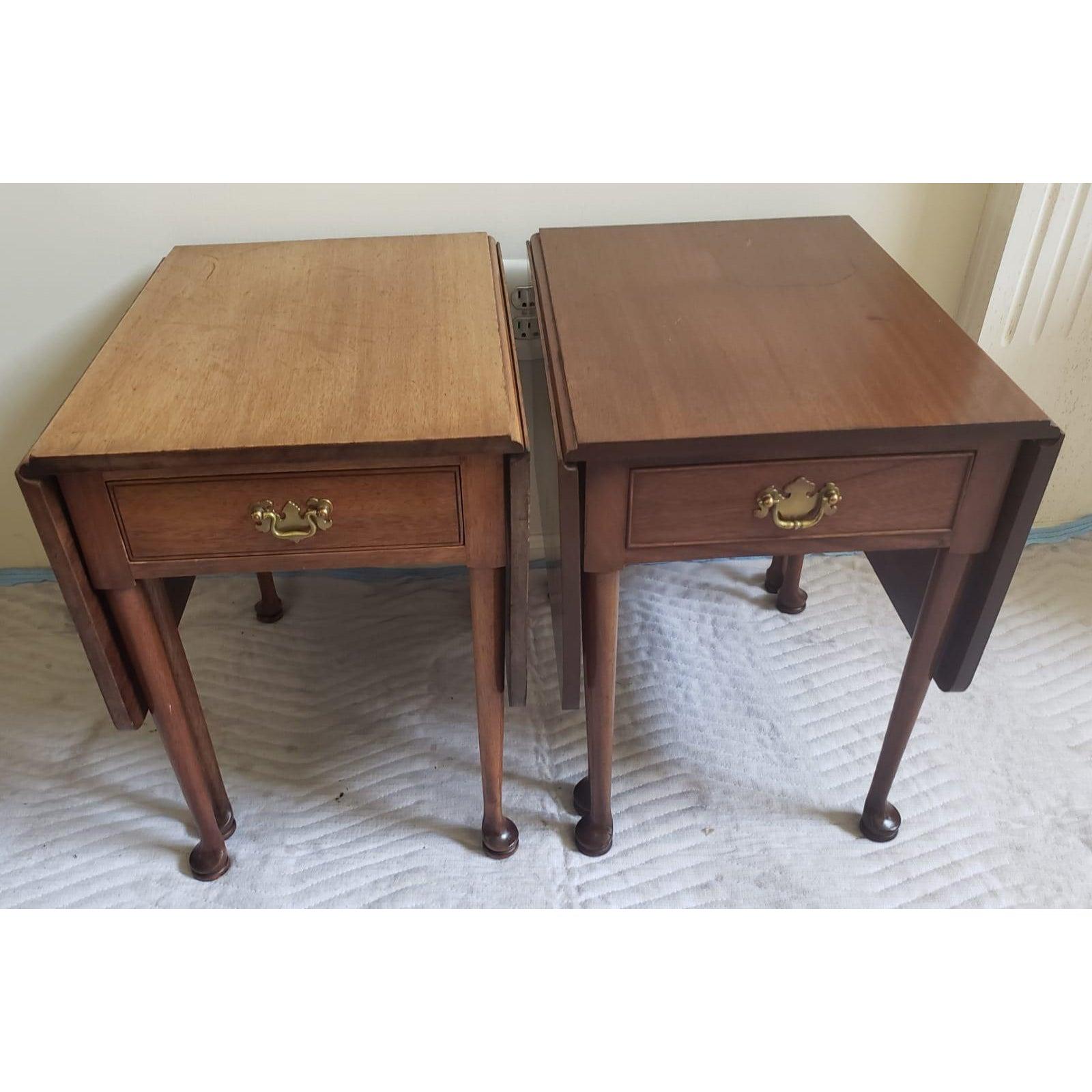 20th Century 1940s Biggs Kittinger Chippendale Mahogany Drop Leaf Side Table For Sale