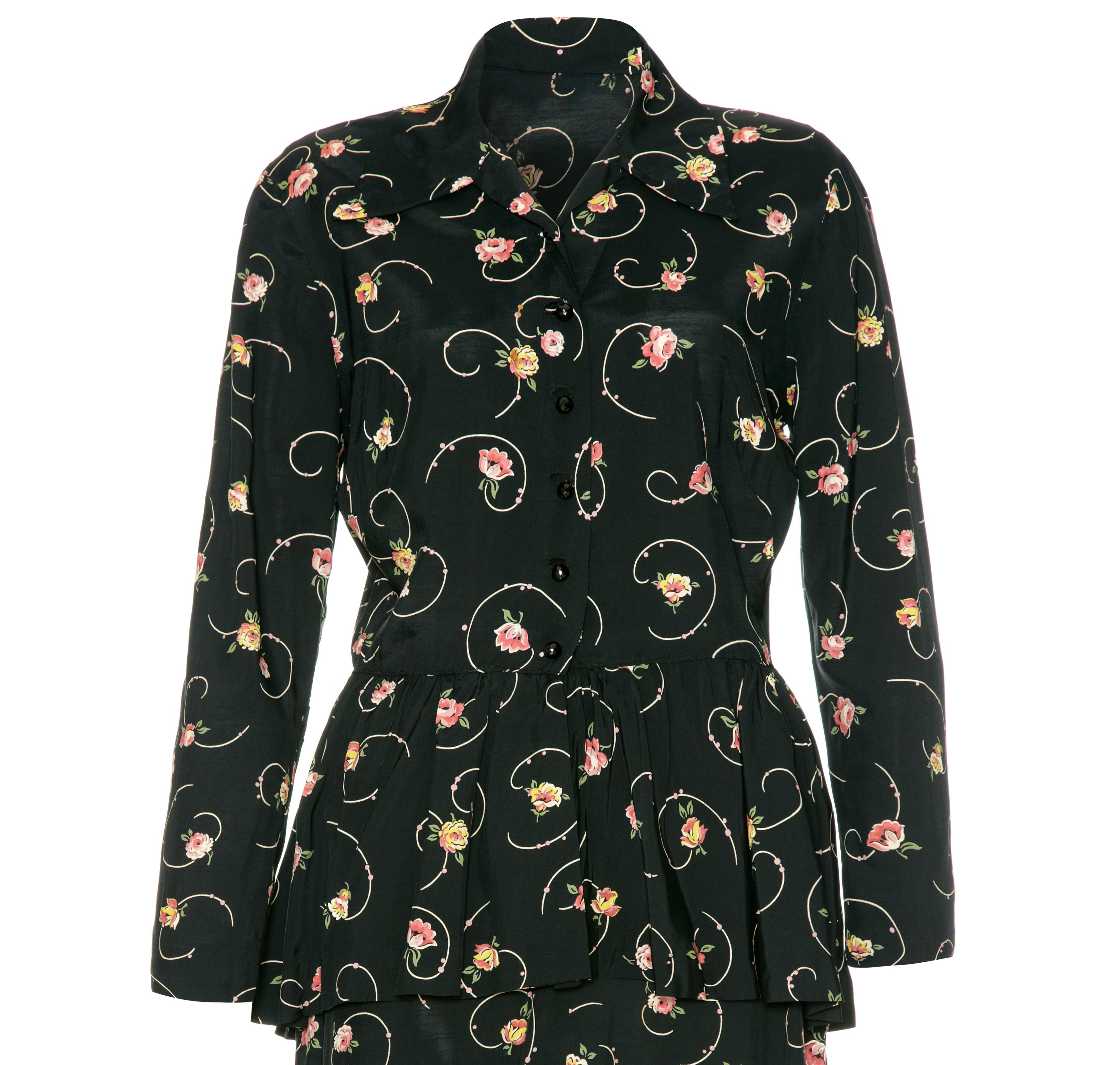 1940er Schwarzes und geblümtes Hemd aus Viskose und Teekleid mit Schößchen im Zustand „Hervorragend“ im Angebot in London, GB