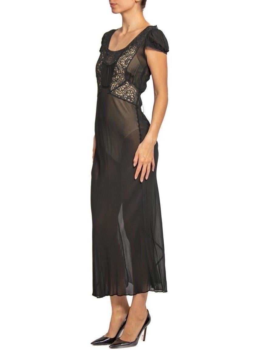 1940S Black Bias Cut Rayon Chiffon And Lace Cap Sleeve Negligee In Excellent Condition For Sale In New York, NY