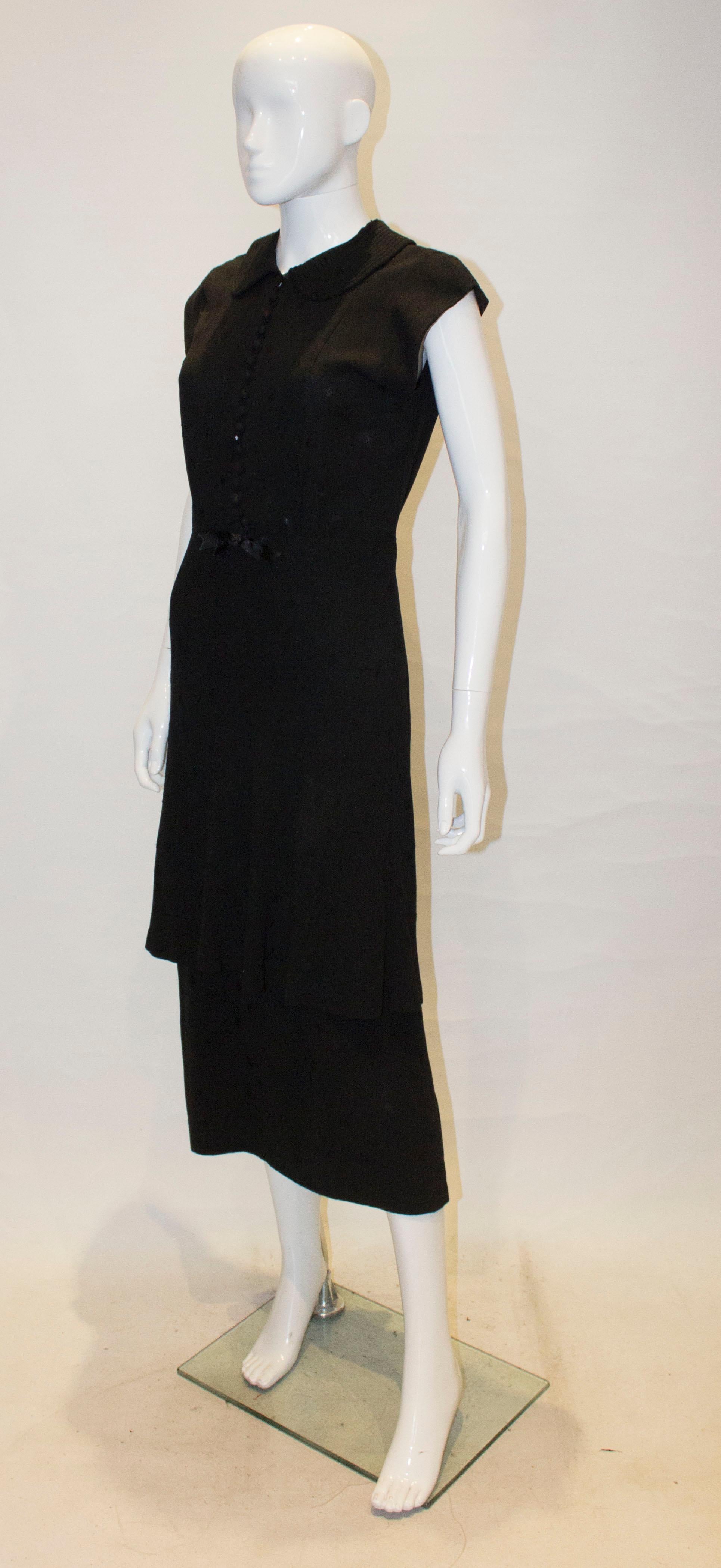 1940s Black Cocktail Dress with Cap Sleaves In Good Condition For Sale In London, GB