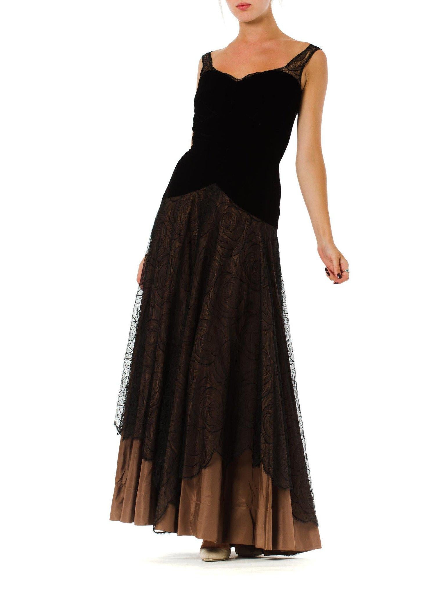 Schwarzes & kupferfarbenes Kleid aus Viskosesamt und Seidentaft aus den 1940er Jahren  im Zustand „Hervorragend“ im Angebot in New York, NY