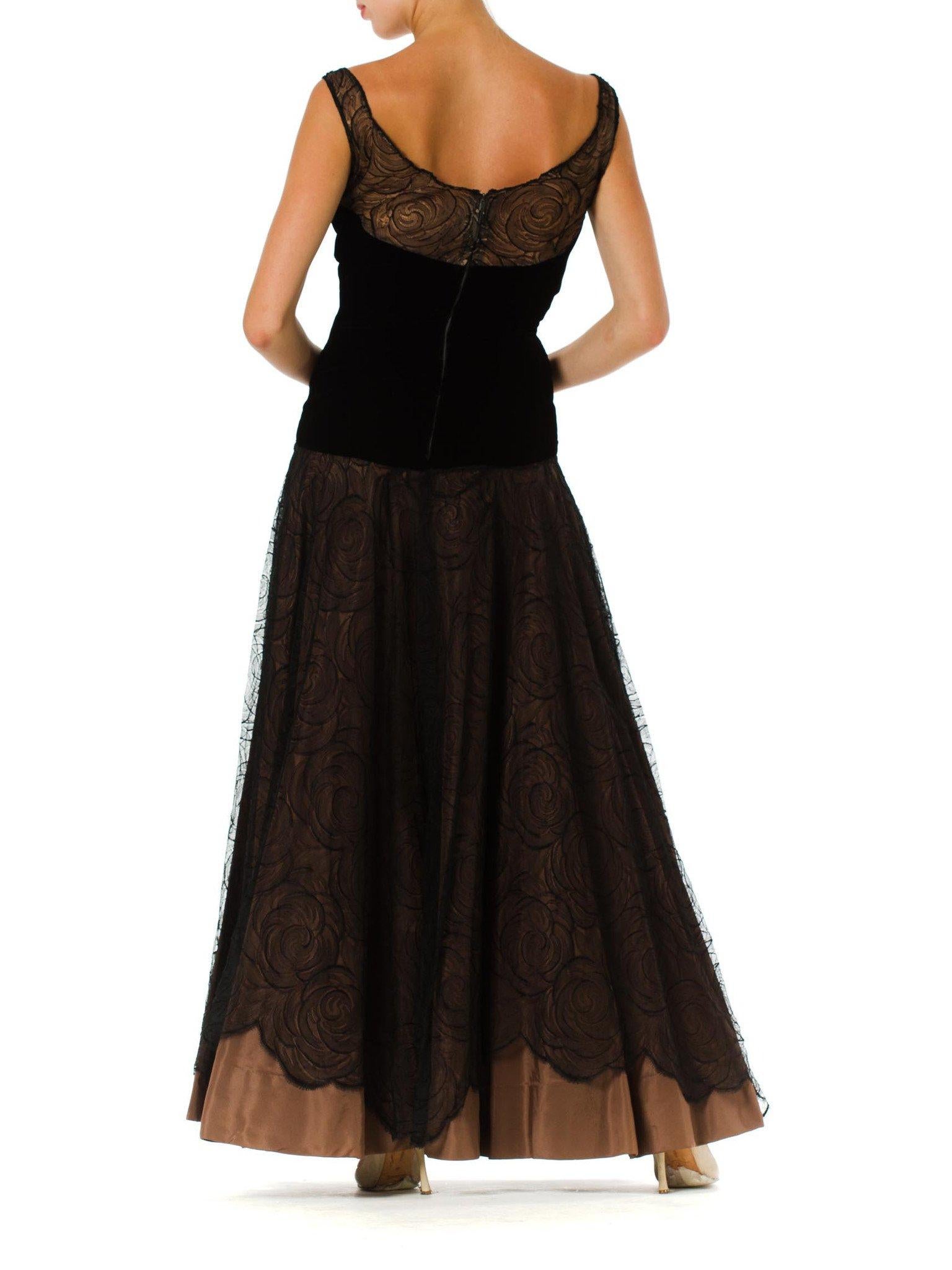 Schwarzes & kupferfarbenes Kleid aus Viskosesamt und Seidentaft aus den 1940er Jahren  im Angebot 1