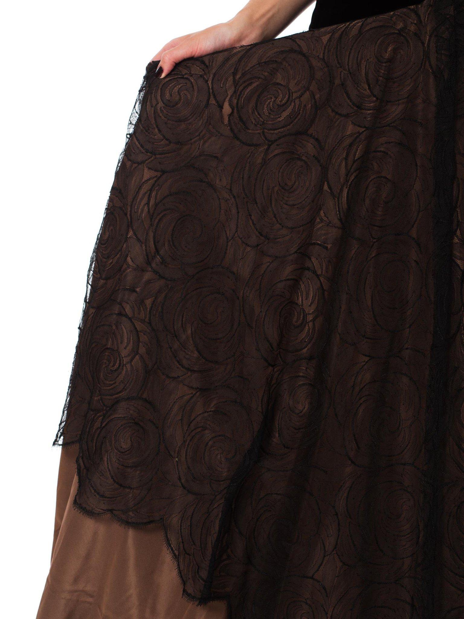 Schwarzes & kupferfarbenes Kleid aus Viskosesamt und Seidentaft aus den 1940er Jahren  im Angebot 3