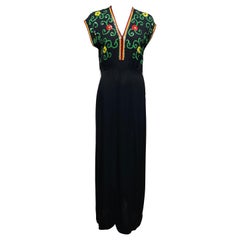 Robe en crêpe noir avec paillettes multicolores, années 1940