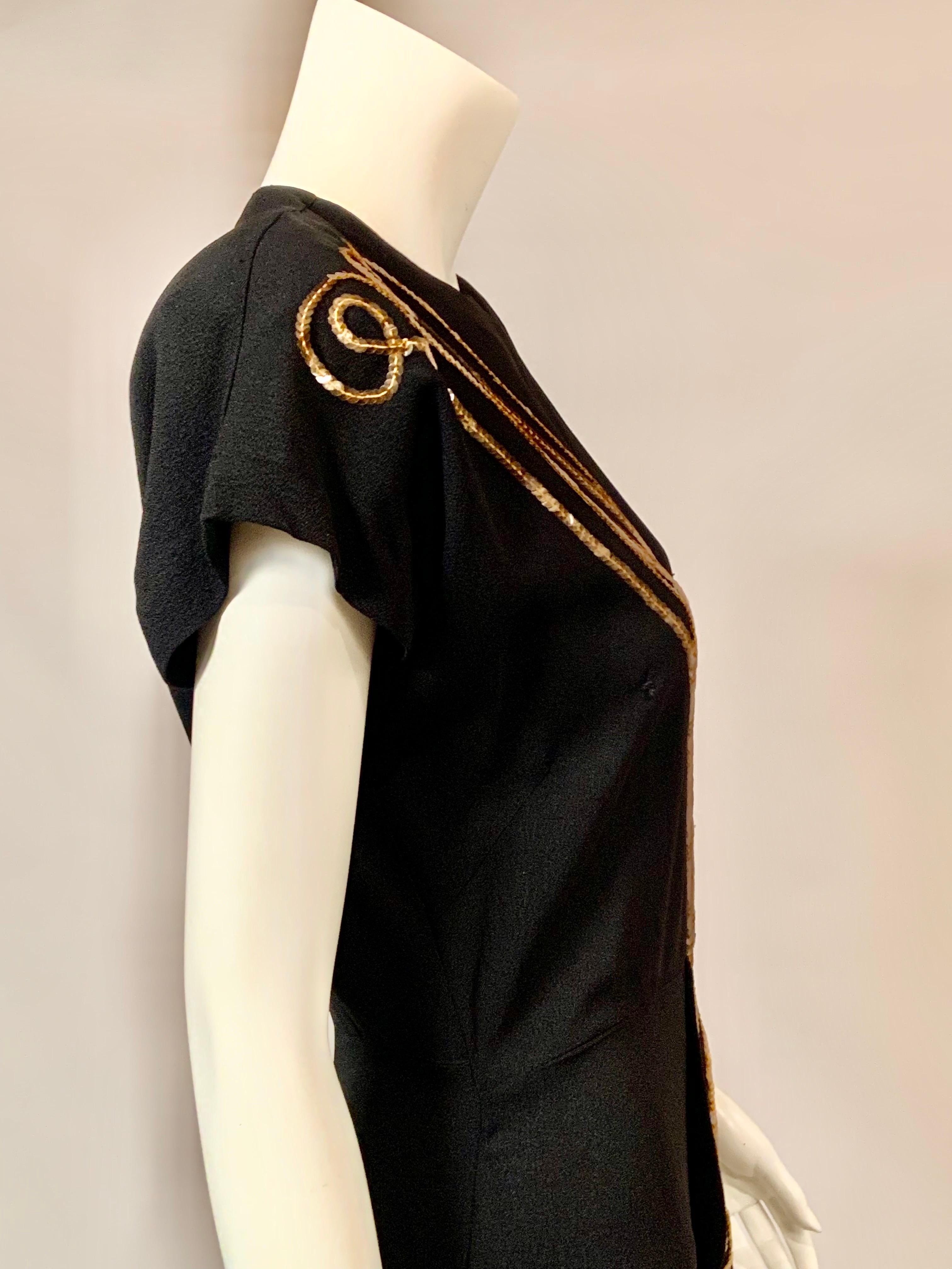 Robe de soirée des années 1940 en crêpe noir avec bordures en paillettes d'or Pour femmes en vente