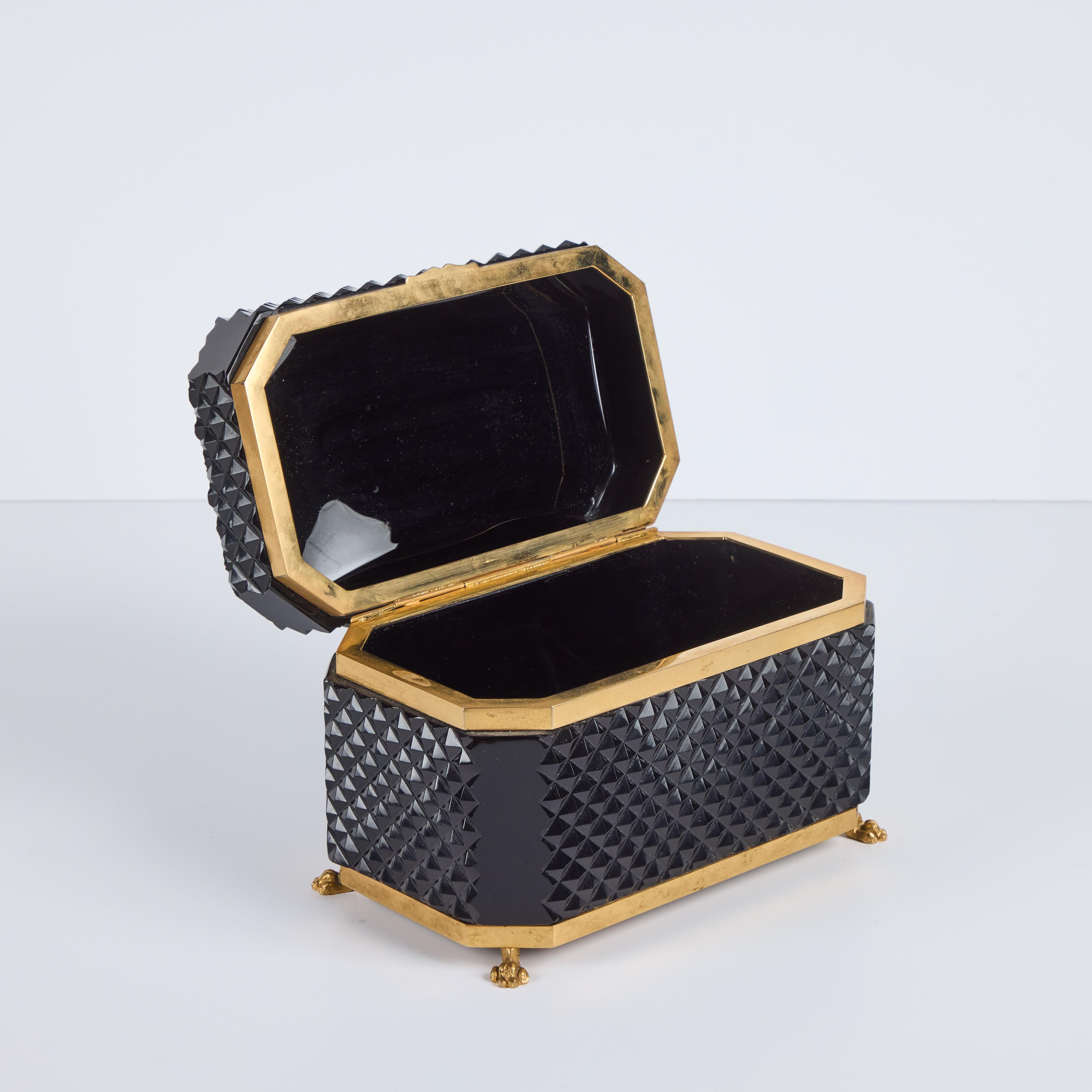 Caja con bisagras de cristal tallado negro de 1940 Dorado en venta