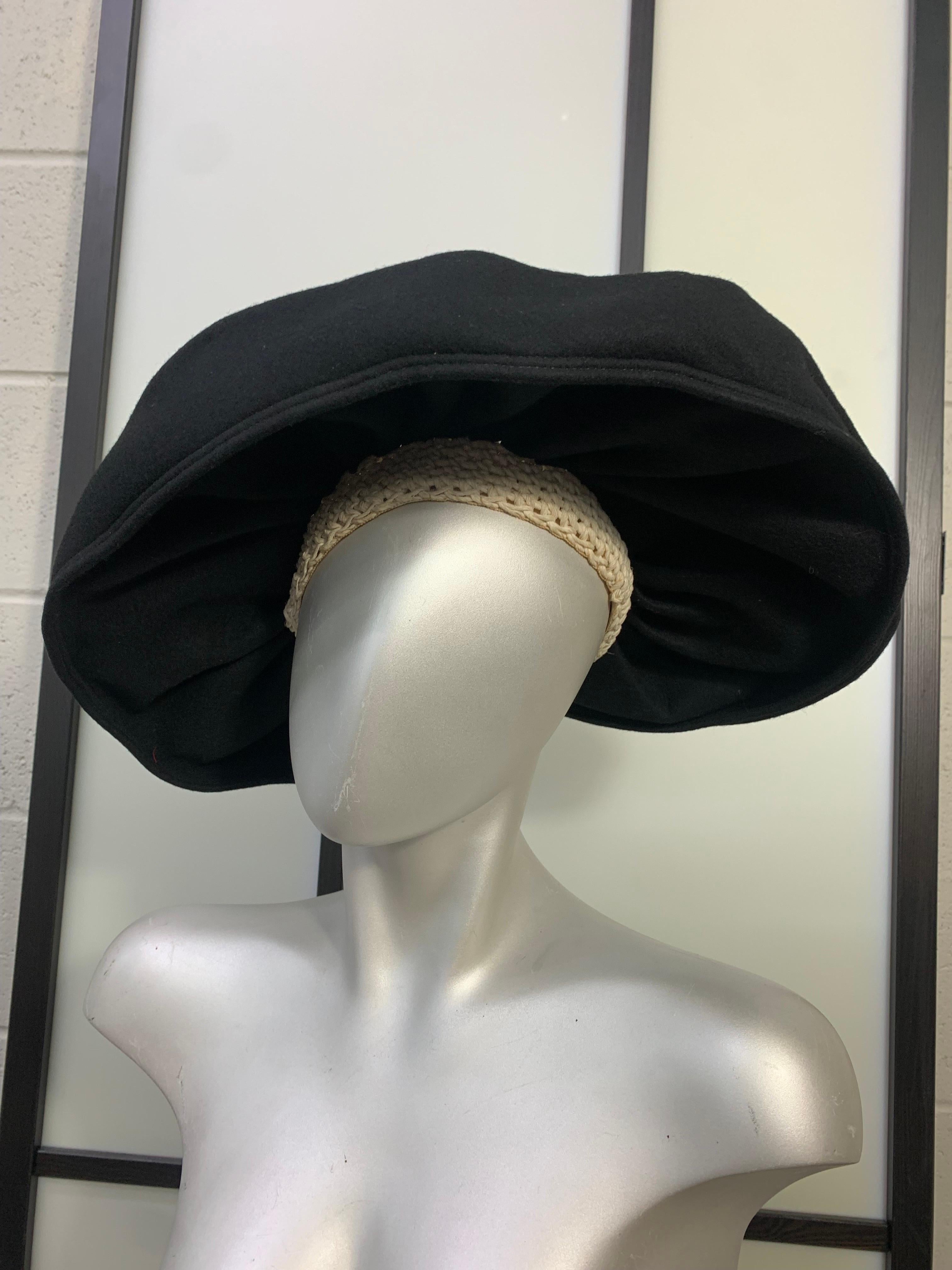 1940s Black Felt & Cream Crochet Halo Crown Hat w Broad Front Brim For Sale 4