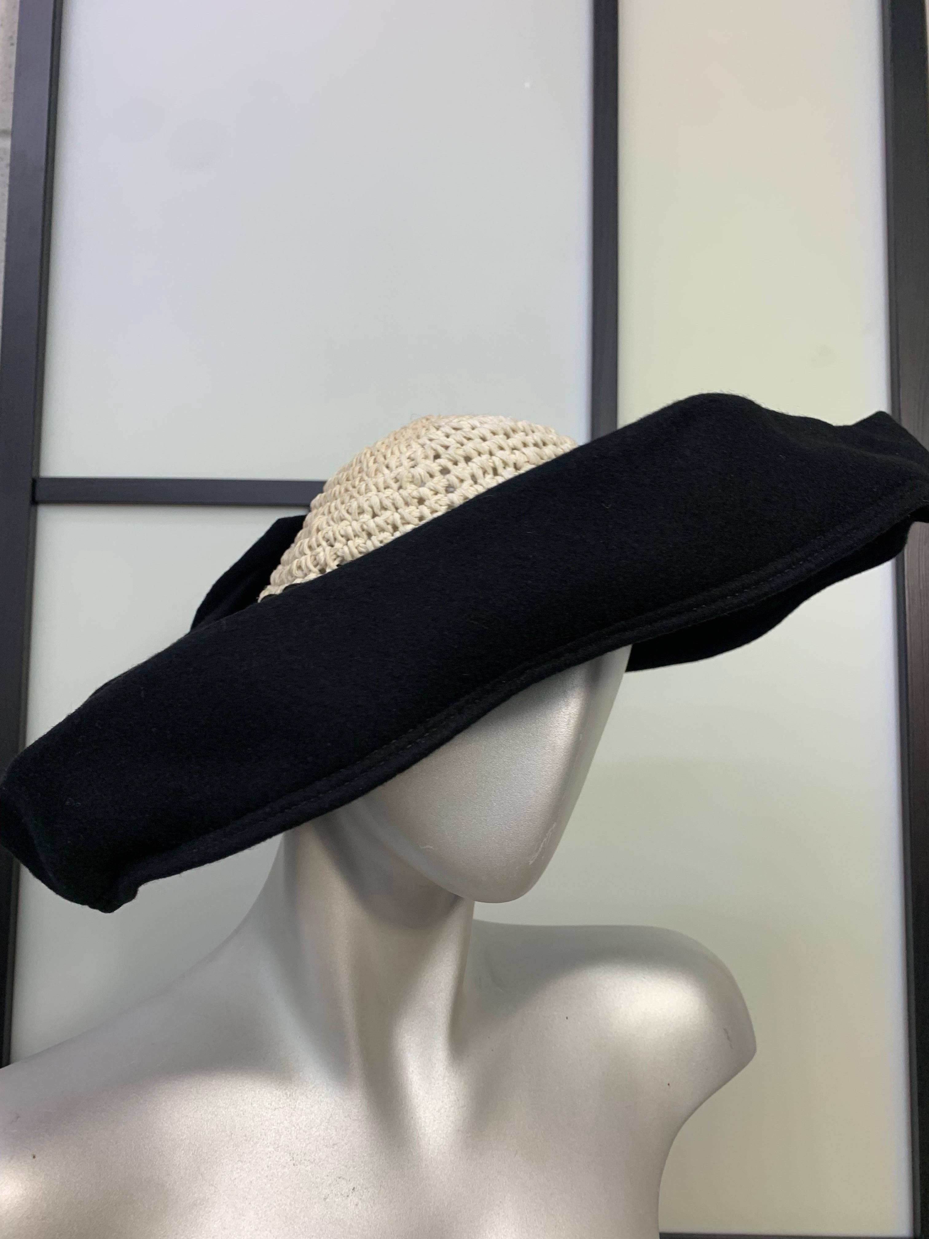 1940s Black Felt & Cream Crochet Halo Crown Hat w Broad Front Brim For Sale 7