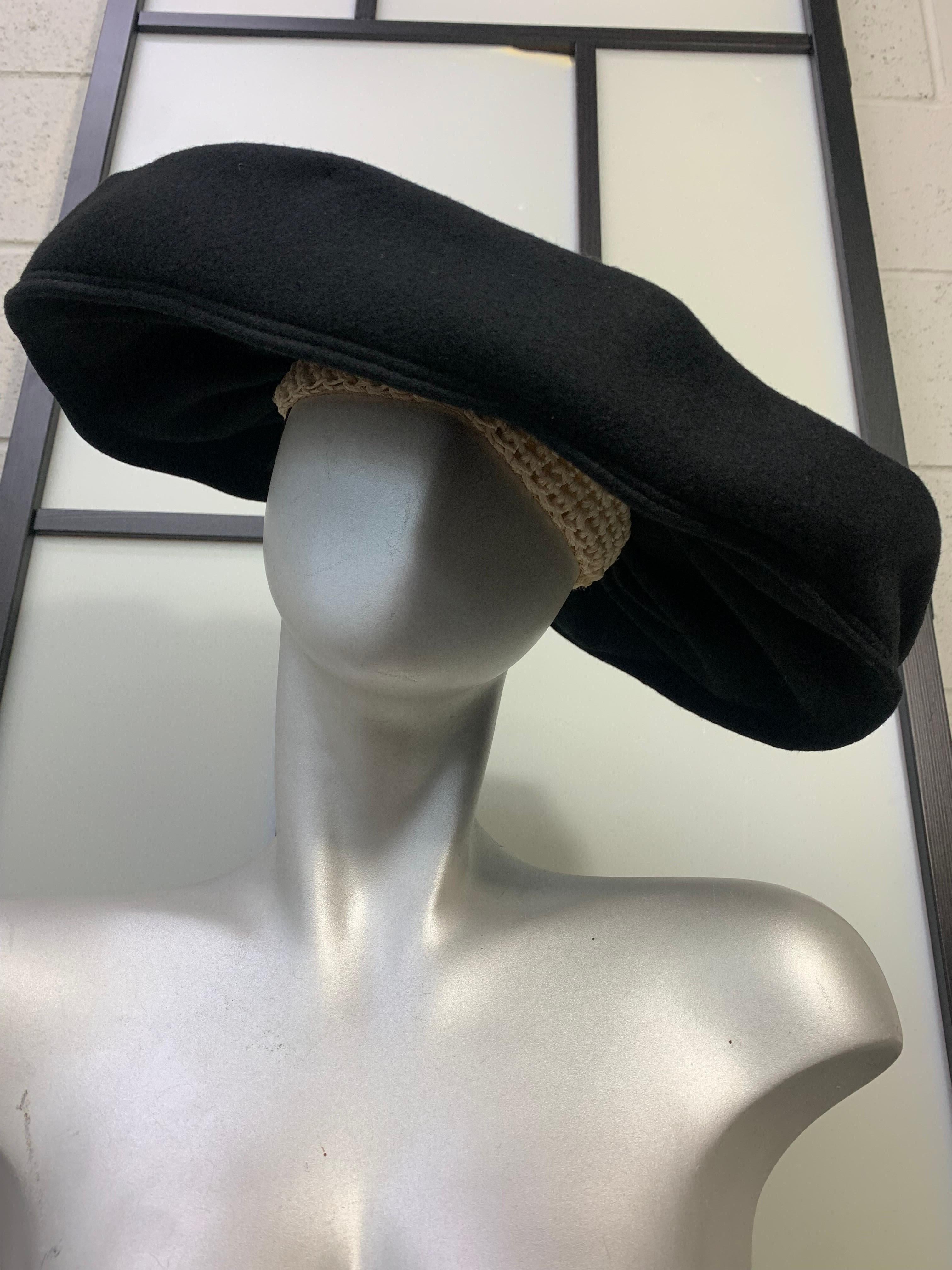 1940s Black Felt & Cream Crochet Halo Crown Hat w Broad Front Brim In Good Condition For Sale In Gresham, OR
