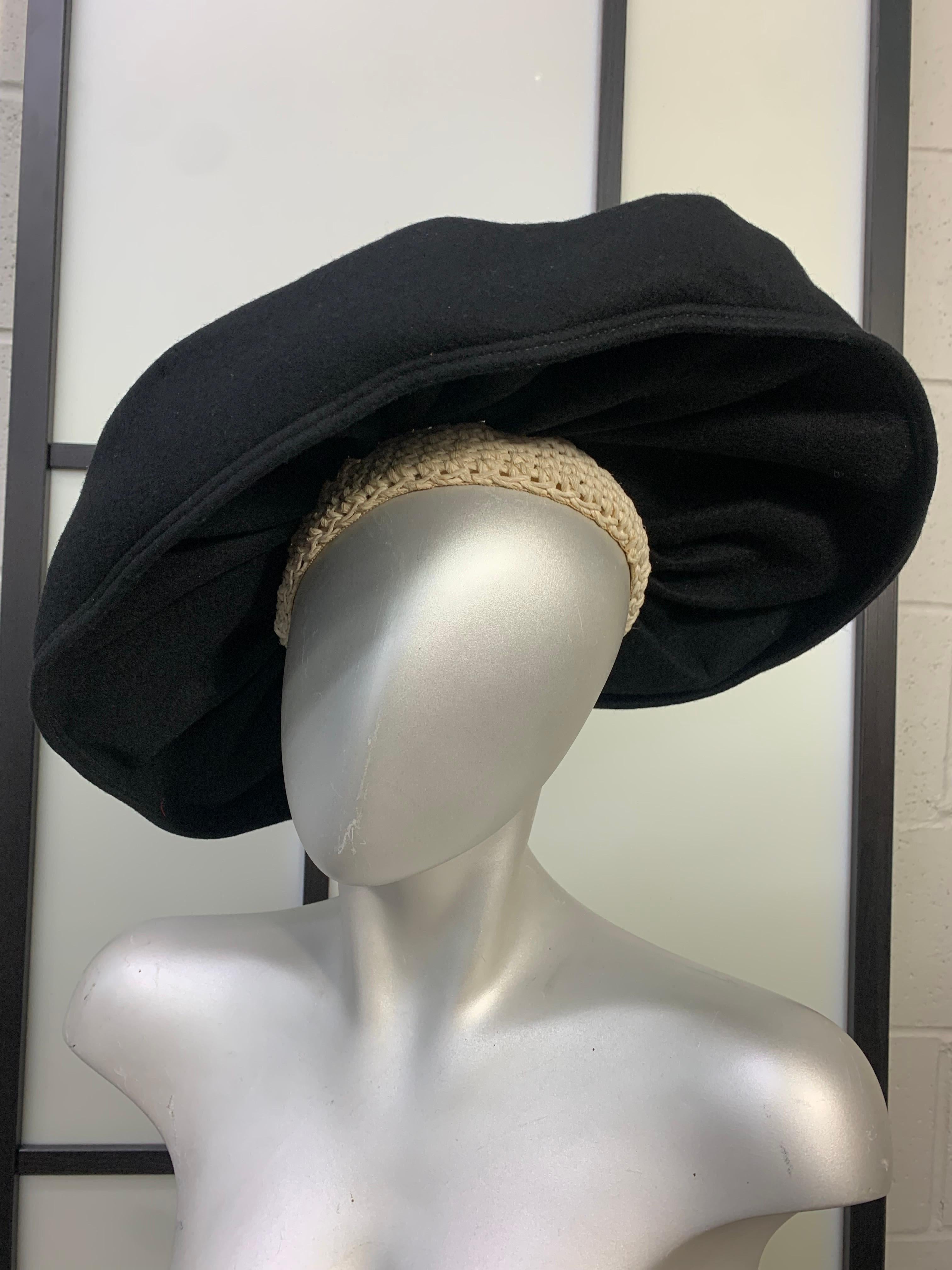 1940s Black Felt & Cream Crochet Halo Crown Hat w Broad Front Brim For Sale 1