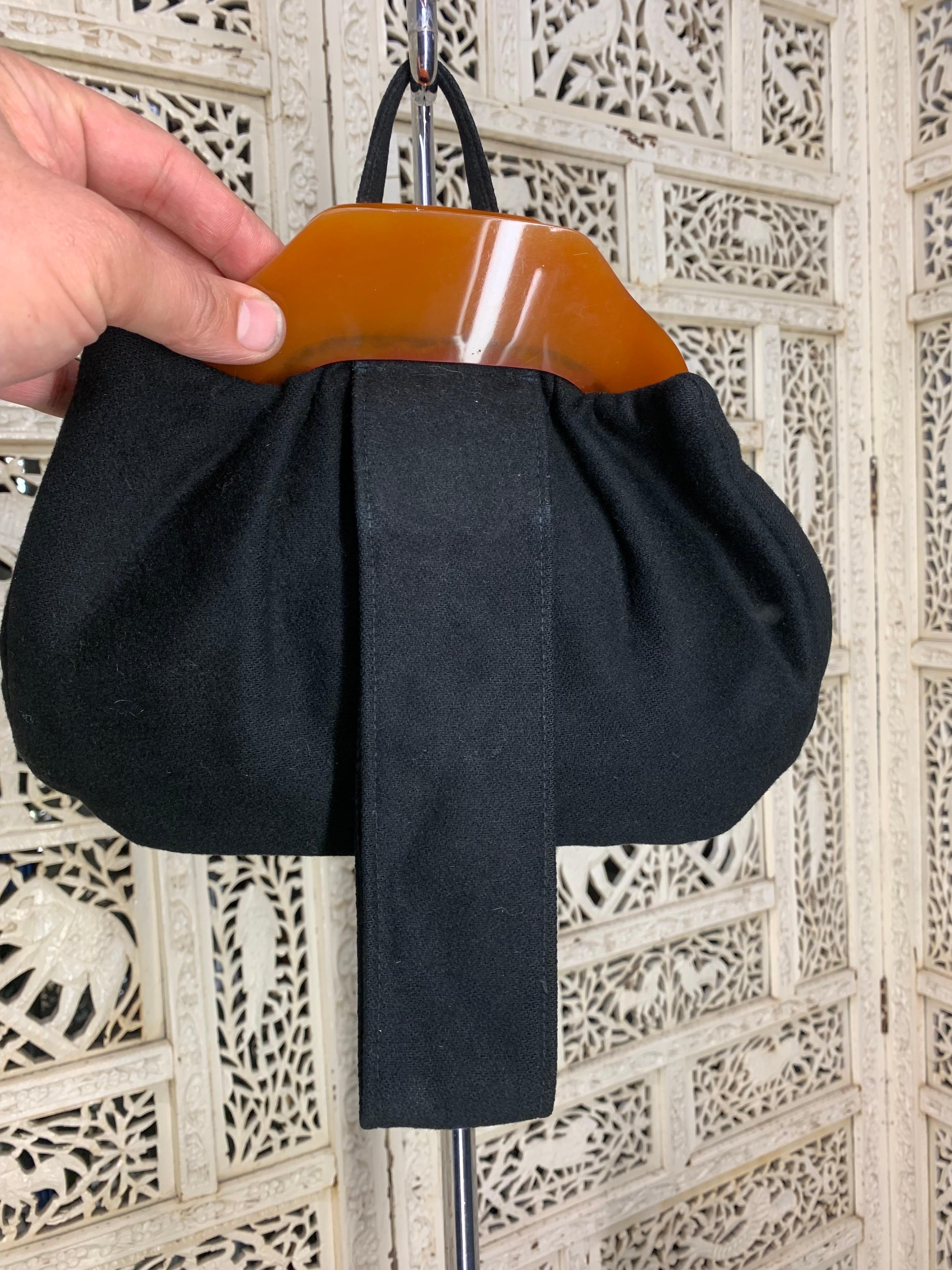 1940s Black Felt Handbag w Large Bakelite Frame and Loop Handle For Sale 10
