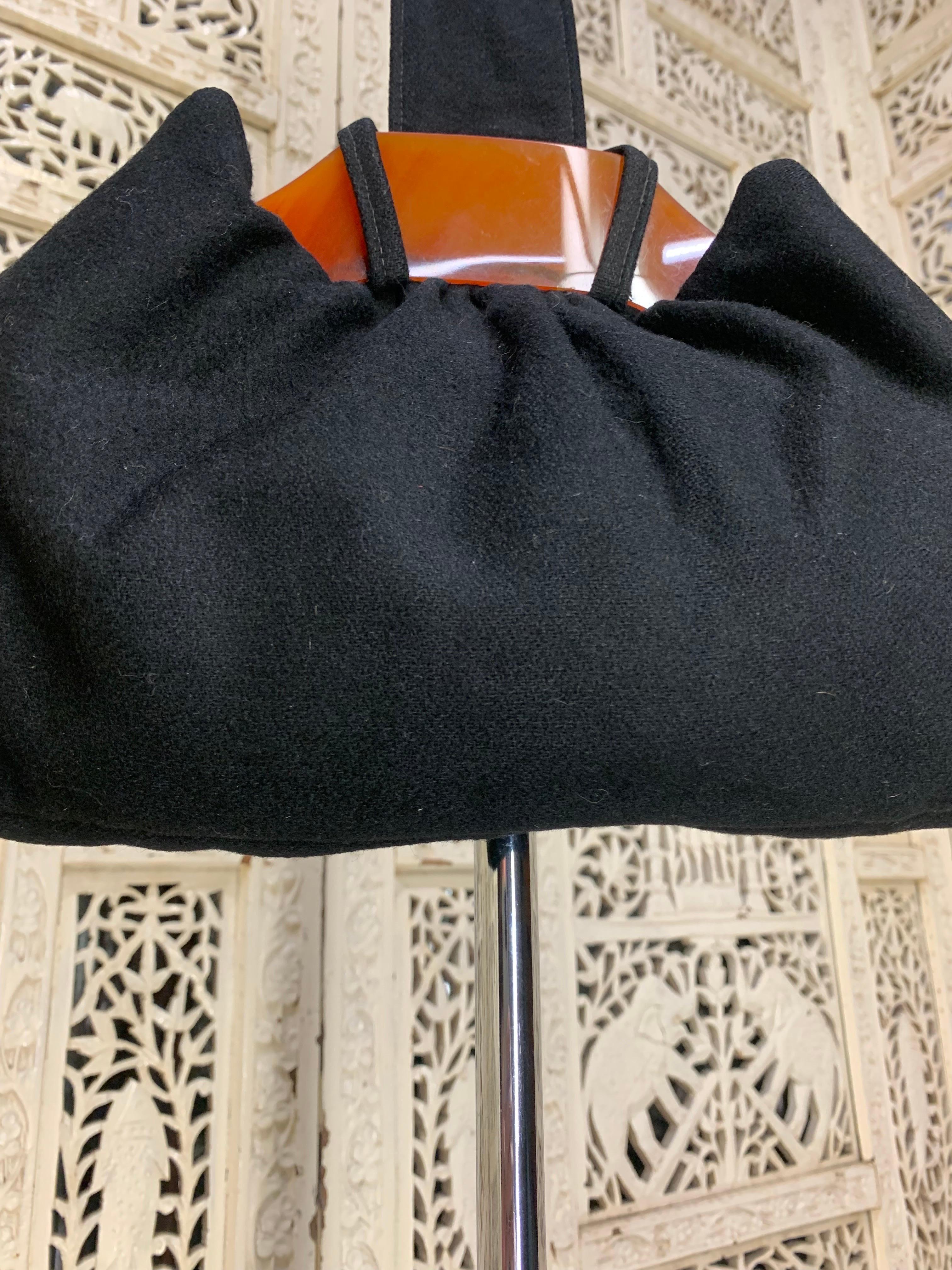 Women's 1940s Black Felt Handbag w Large Bakelite Frame and Loop Handle For Sale