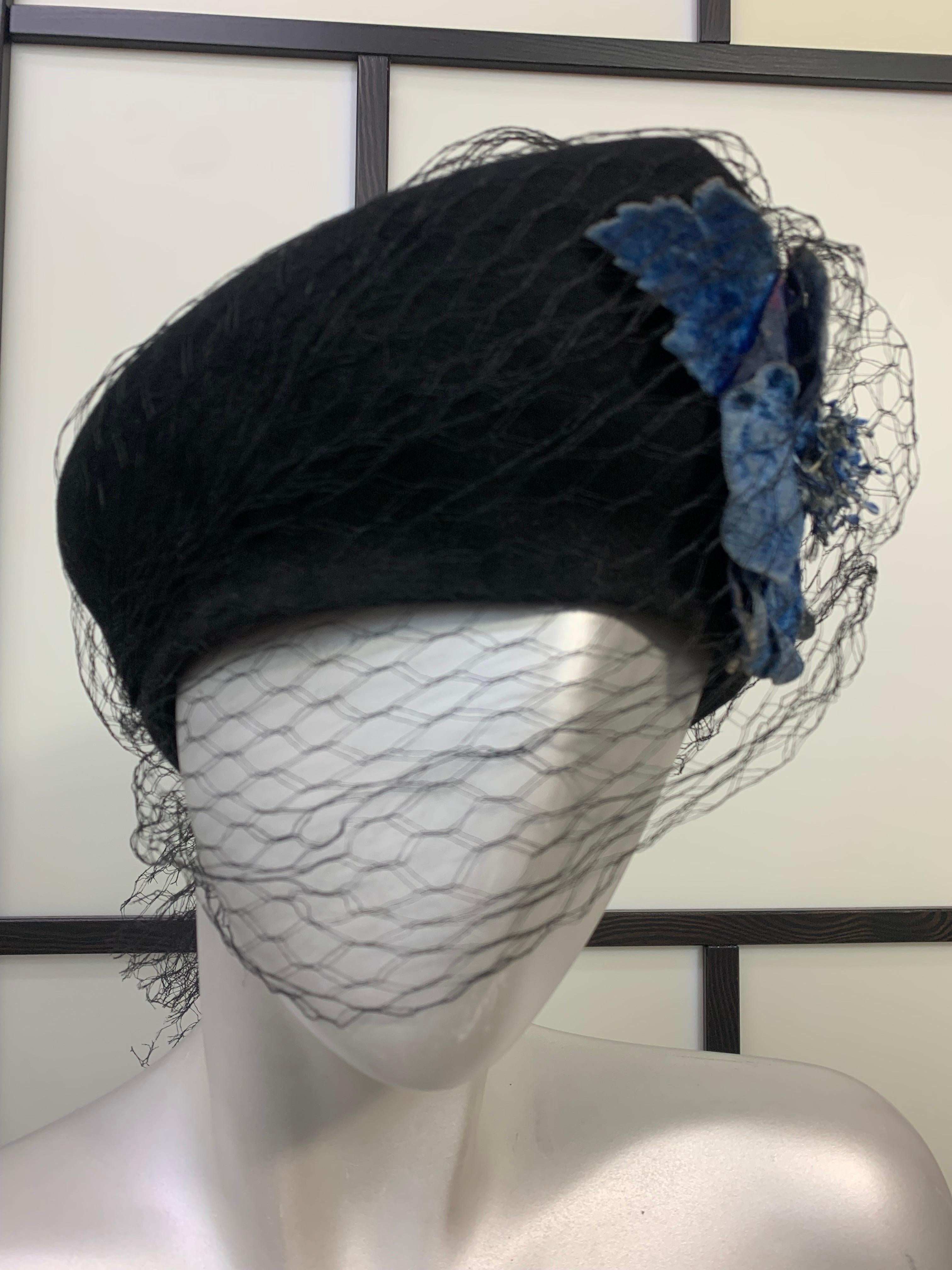 1940s Black Felt Peaked-Front Hat w Large Sapphire Blue Velvet Flower & Netting For Sale 1