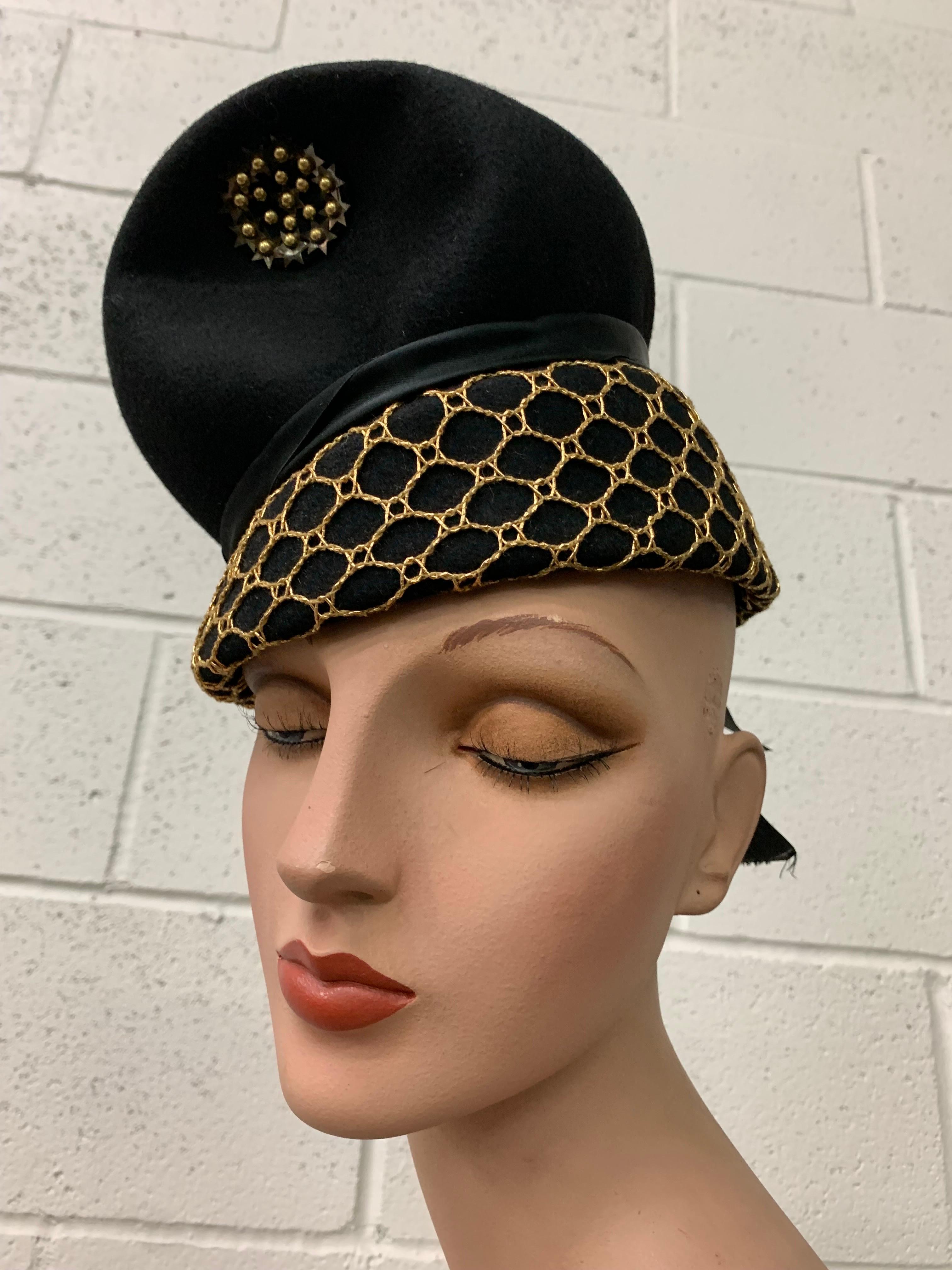 1940s Black Felt Surrealist Shape Hat w Gold Netting Sequin Medallion & Bow  In Excellent Condition For Sale In Gresham, OR