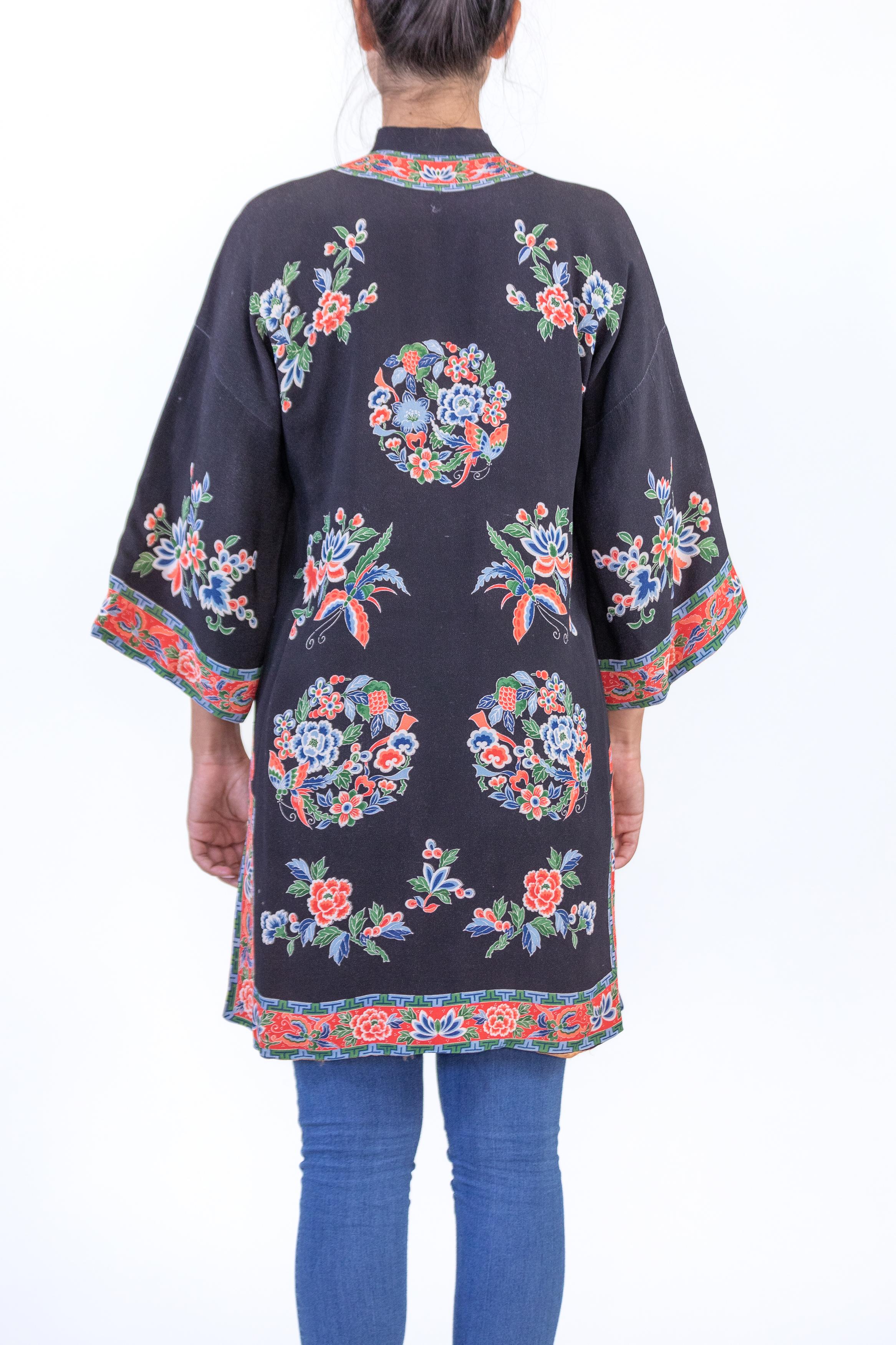 1940S Black Floral Print Silk Long Chinese Jacket For Sale 7