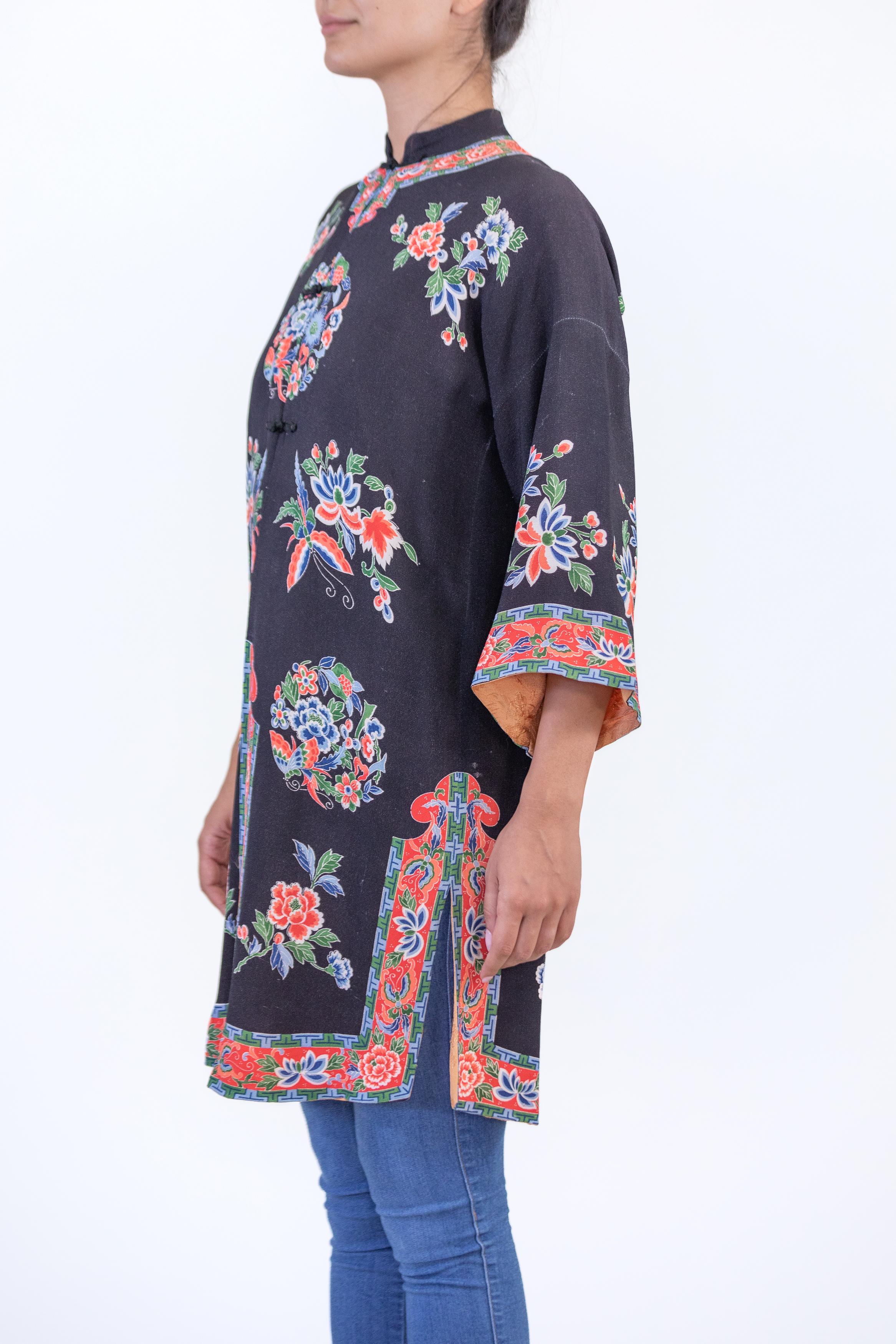 1940S Black Floral Print Silk Long Chinese Jacket In Excellent Condition For Sale In New York, NY