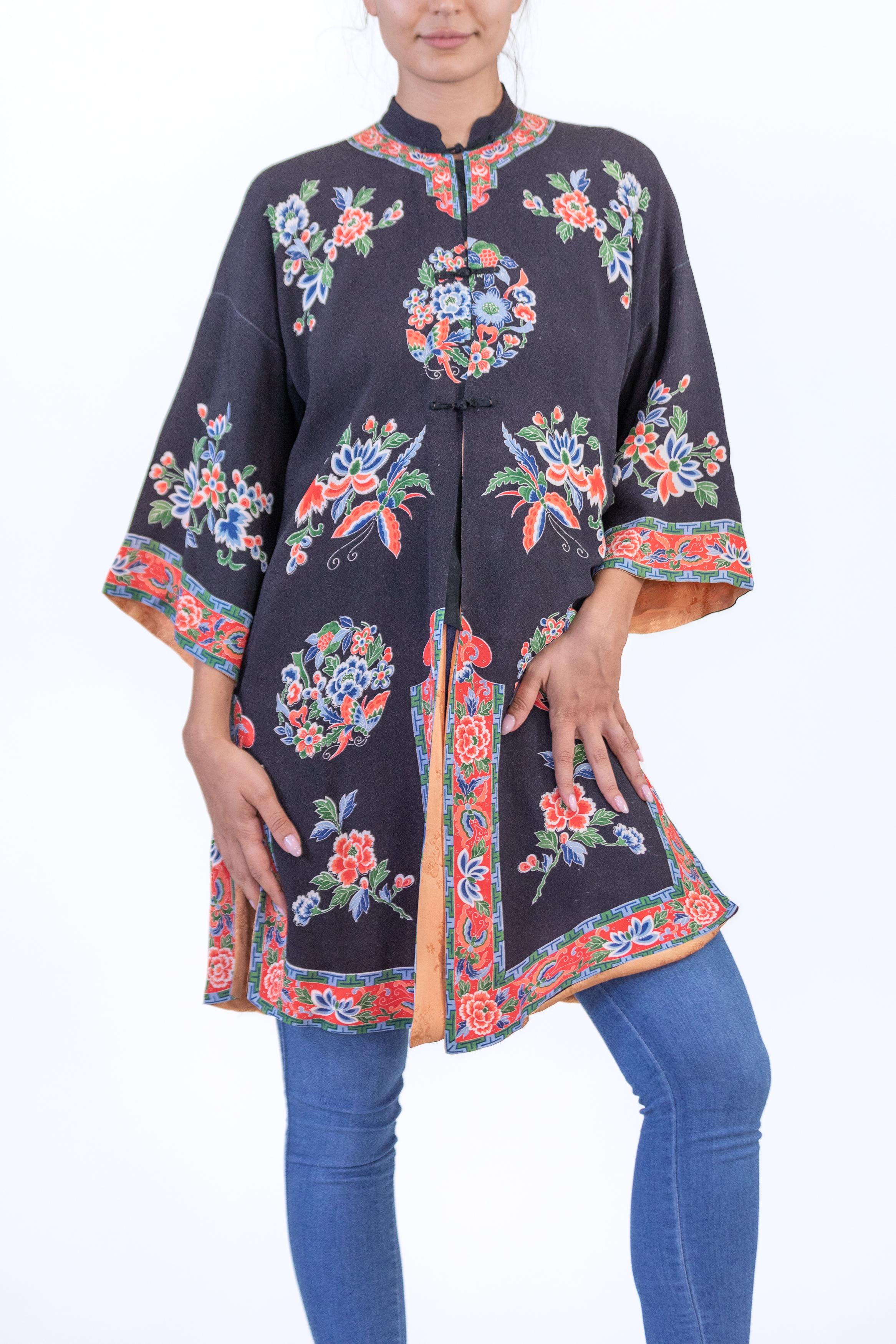 1940S Black Floral Print Silk Long Chinese Jacket For Sale 1