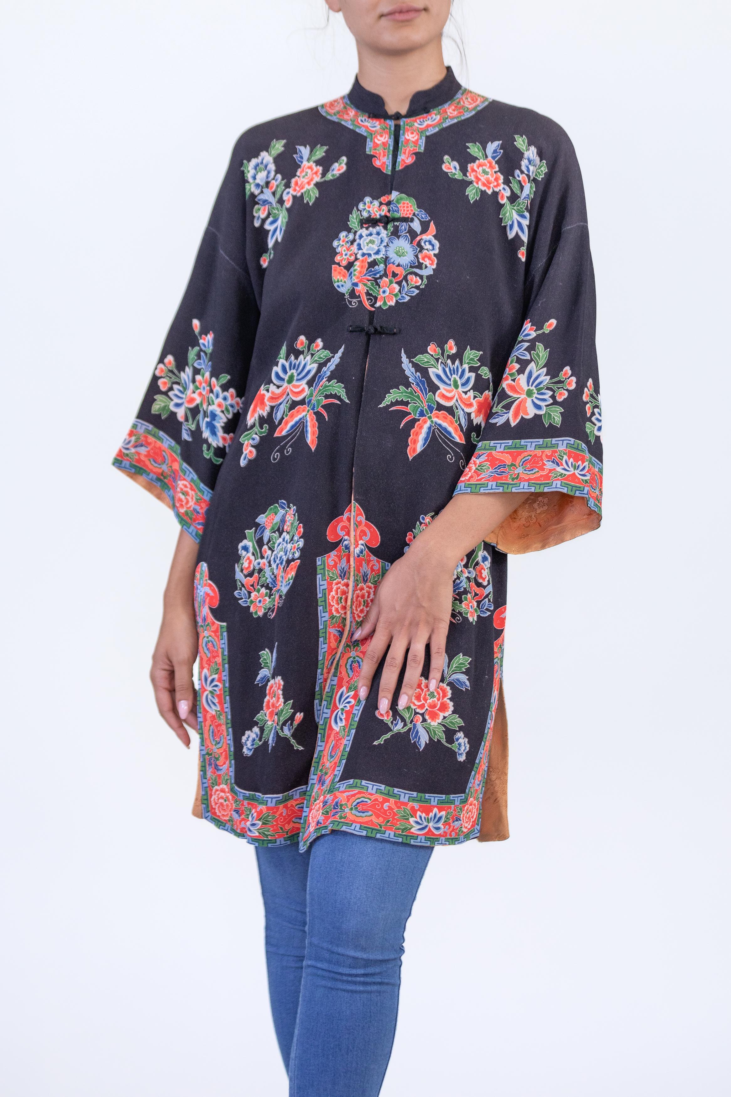 1940S Black Floral Print Silk Long Chinese Jacket For Sale 5