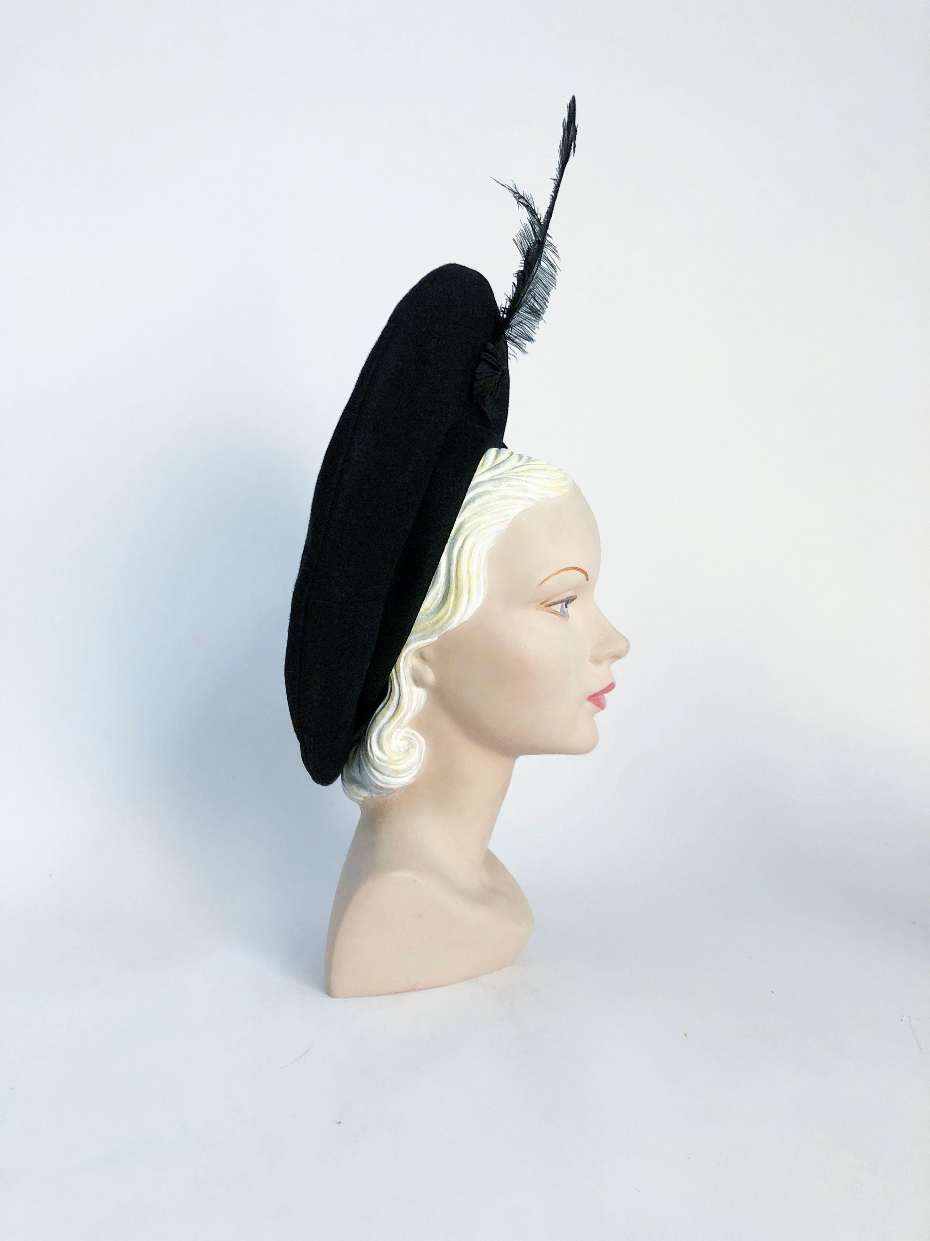 1940s Black Fur Felt Pancake Hat with Star and Feather Accent In Fair Condition In San Francisco, CA
