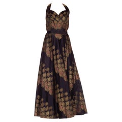 1940S Robe Demi-Couture française en satin de soie damassé noir et or