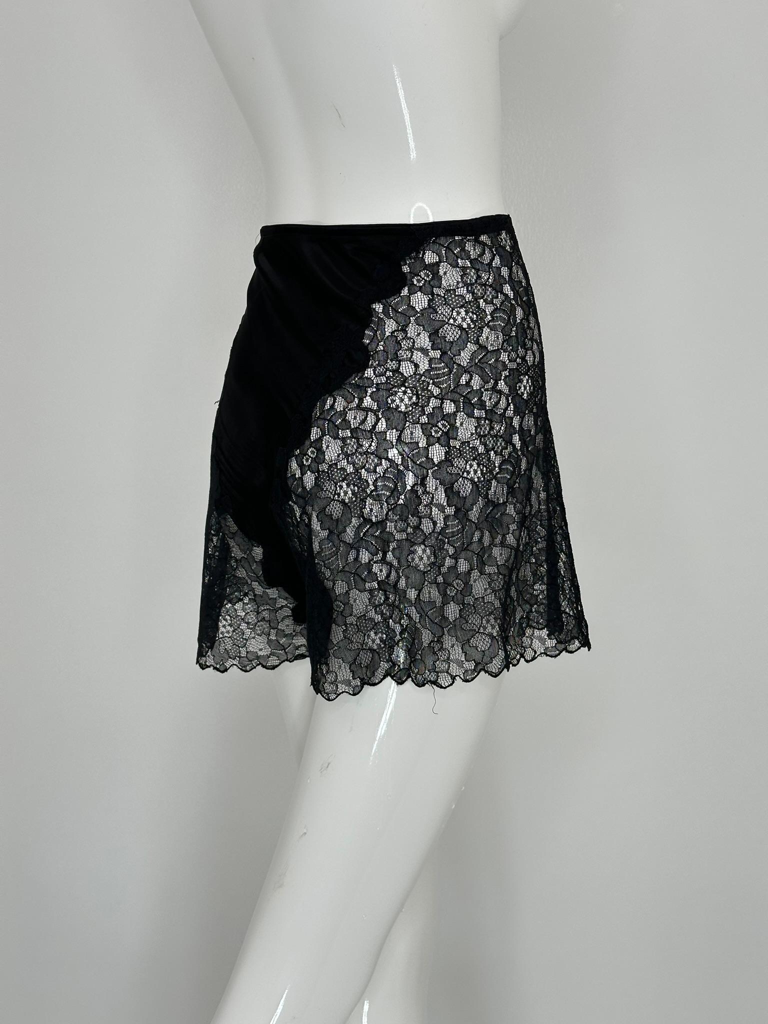 1940er Schwarze Spitze & Satin Seitenknopf bestickte Elaine Tap Pants im Angebot 8