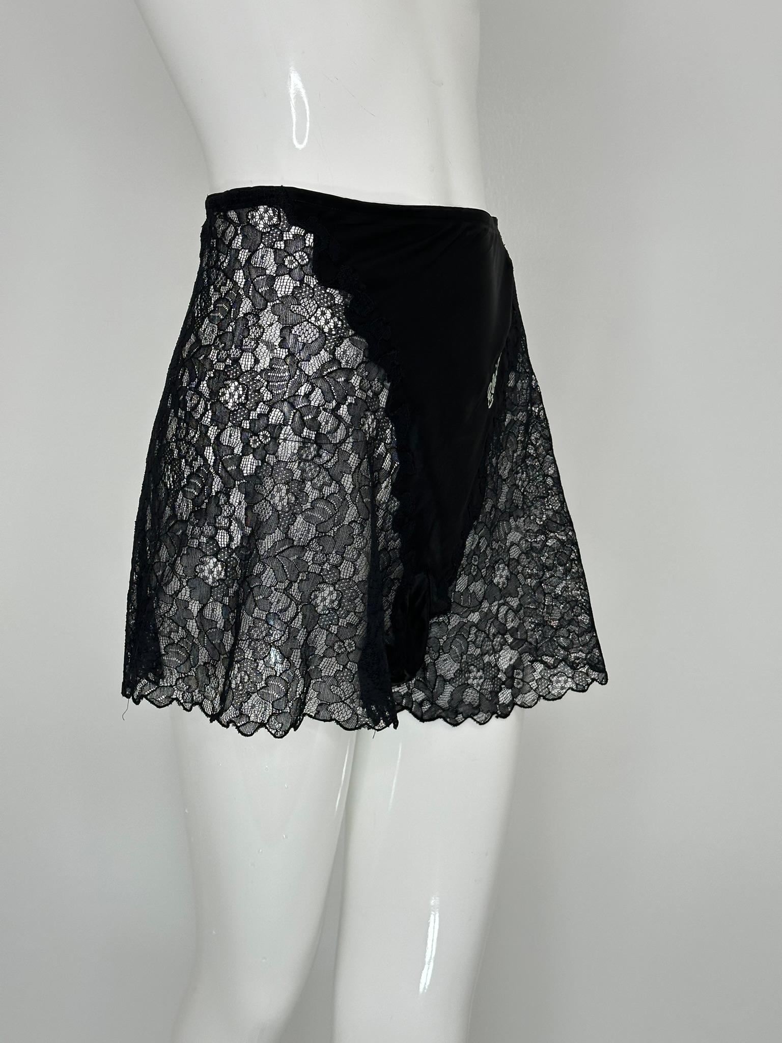 1940er Schwarze Spitze & Satin Seitenknopf bestickte Elaine Tap Pants im Angebot 11