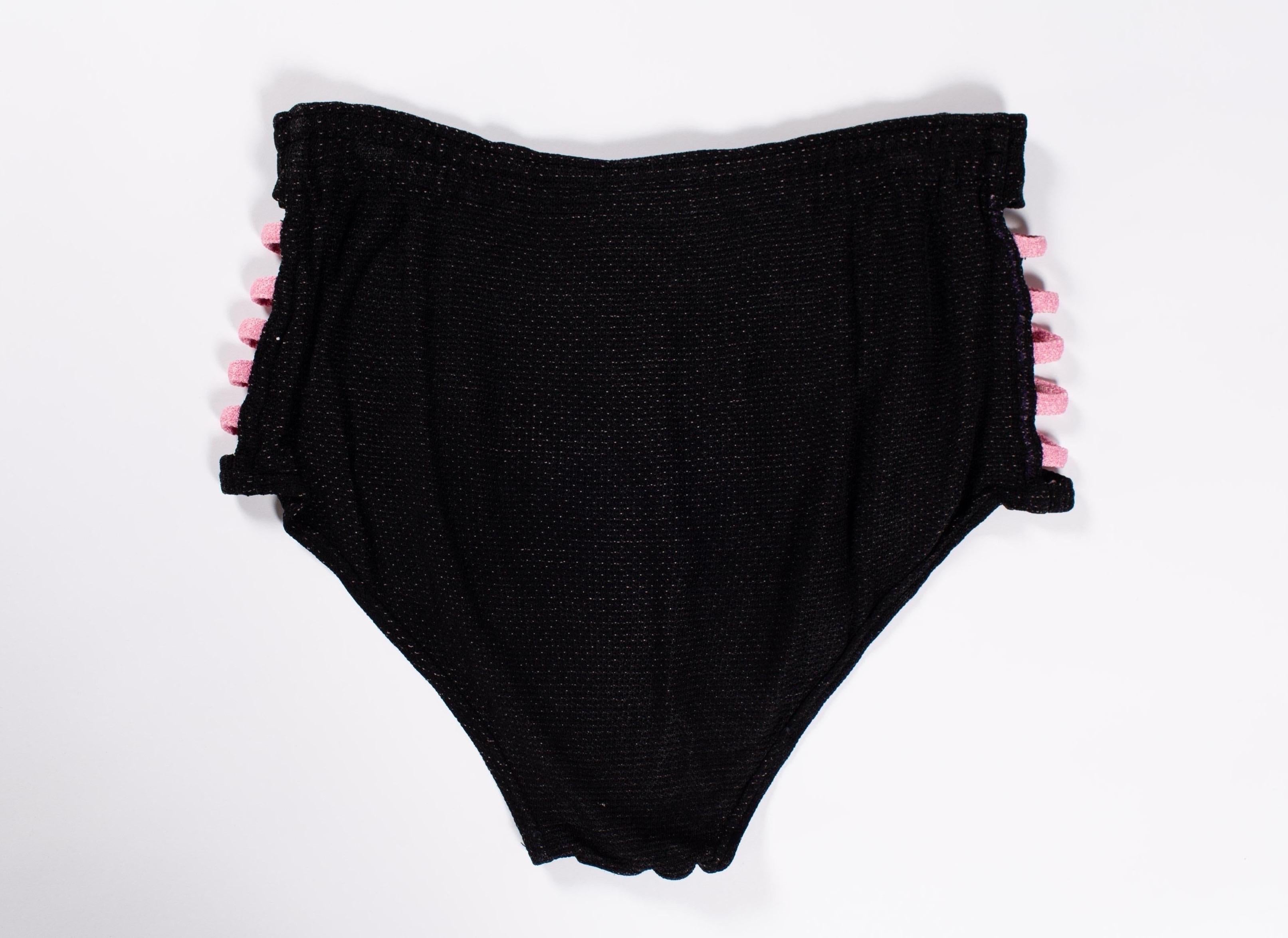 1940S Black & Pink Rayon Knit Men's Bathing Shorts With Side Cut Outs In Excellent Condition In New York, NY