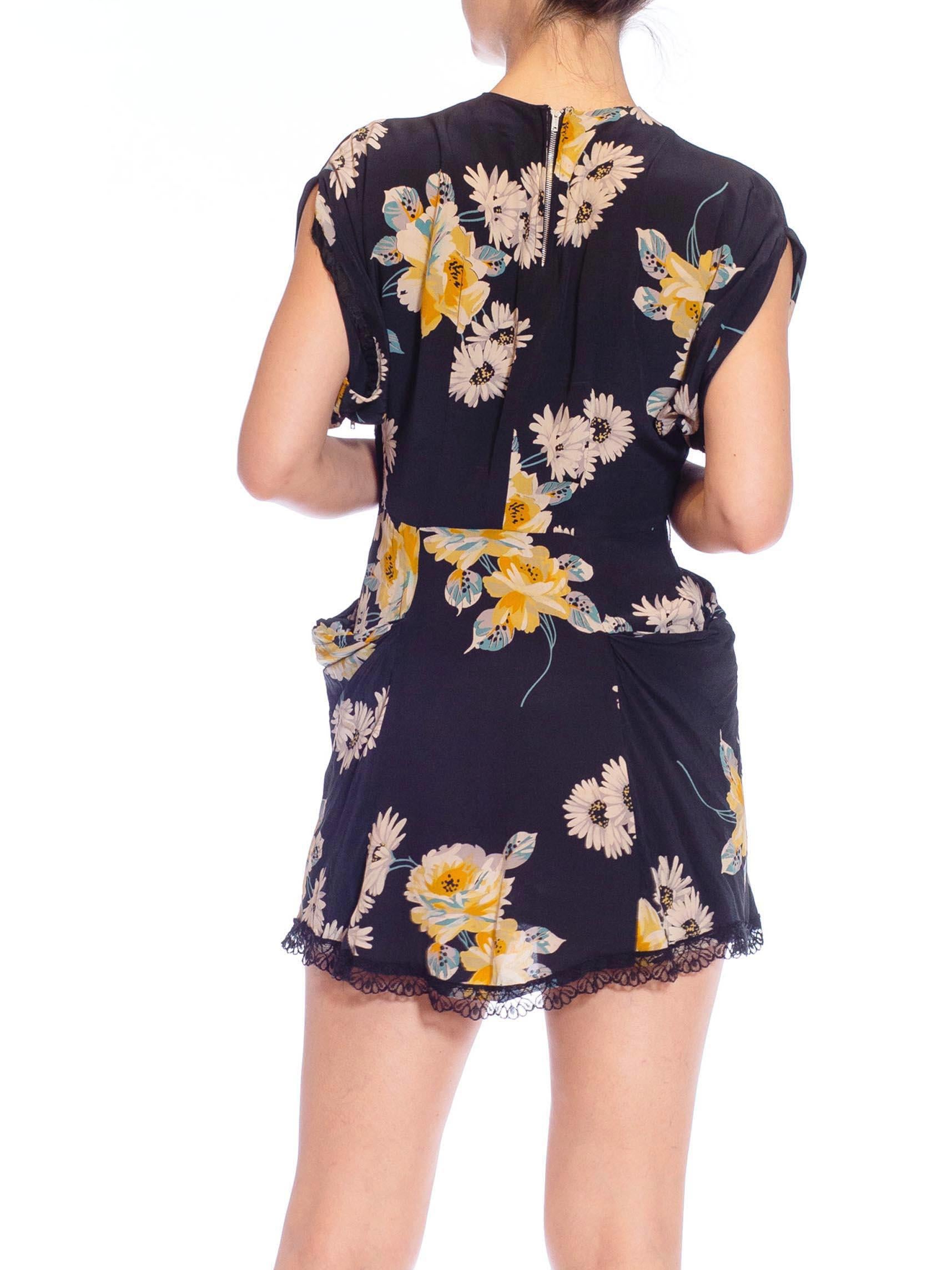 1940'S Black Rayon Daisy Floral Print Blouse With Peplum In Good Condition For Sale In New York, NY