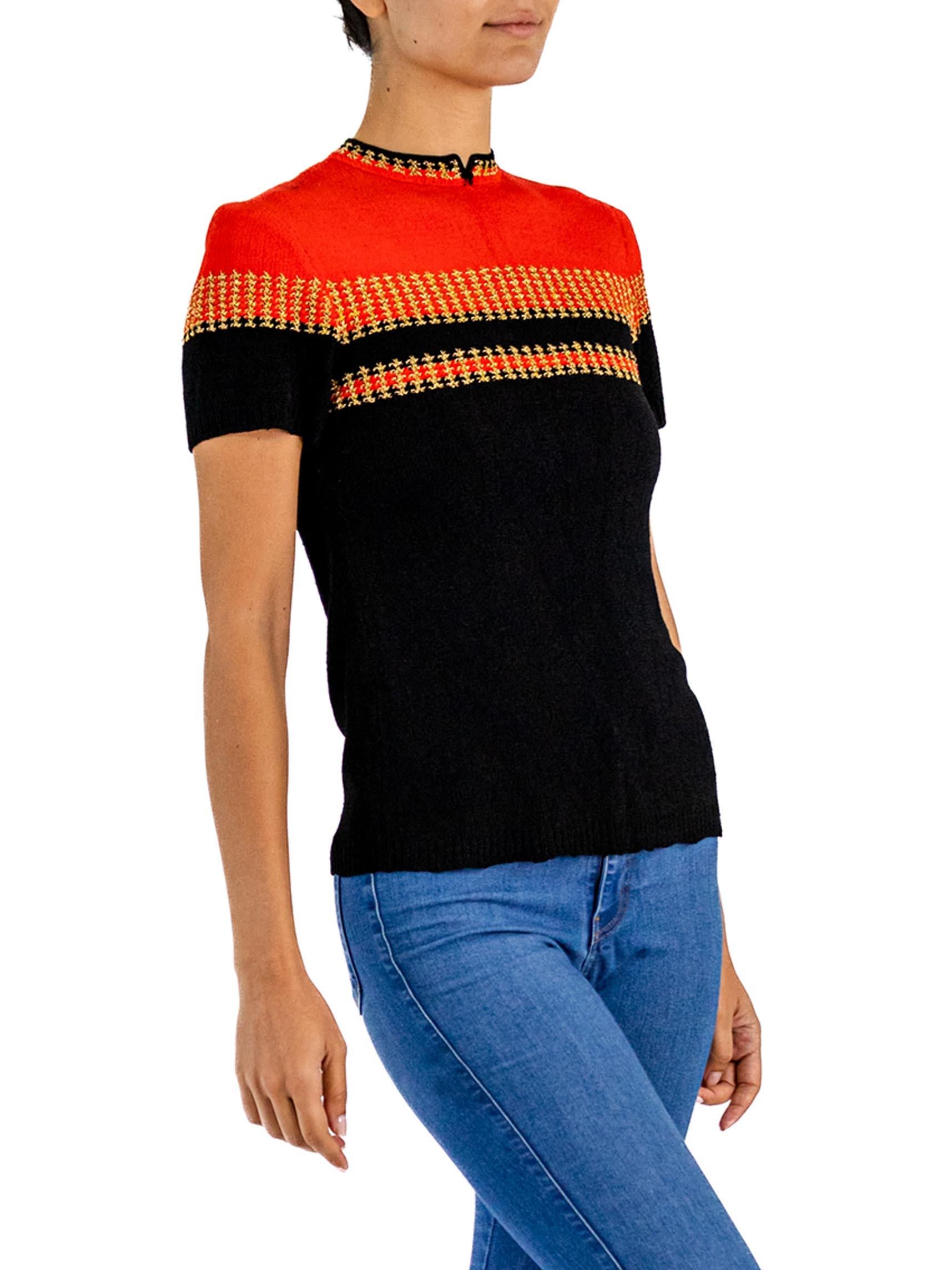 1940S Black & Red Rayon Hand Knit Top With Metallic Gold Details In Excellent Condition For Sale In New York, NY