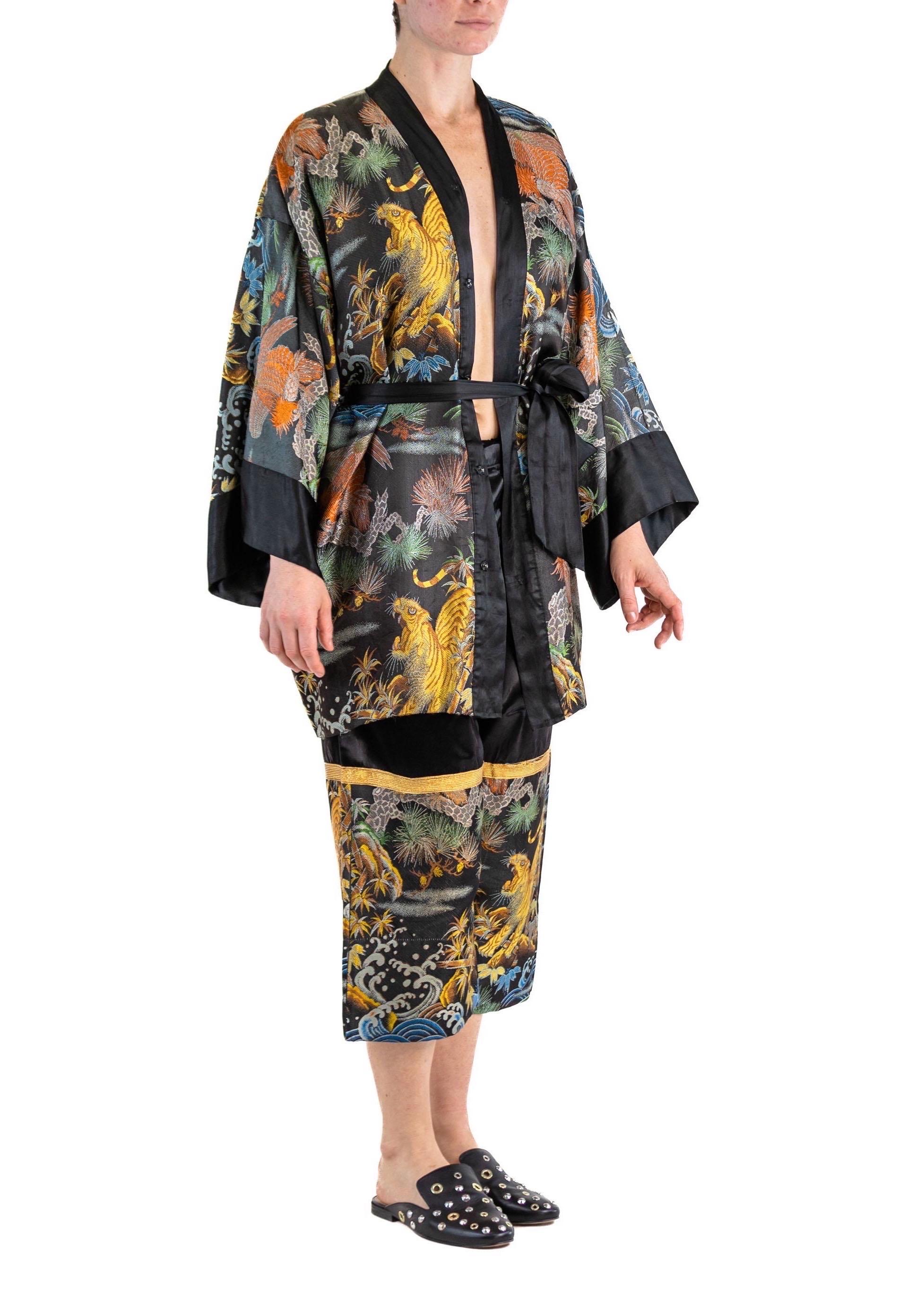 Pyjama de salon asiatique en jacquard de soie noir des années 1940 en vente 2