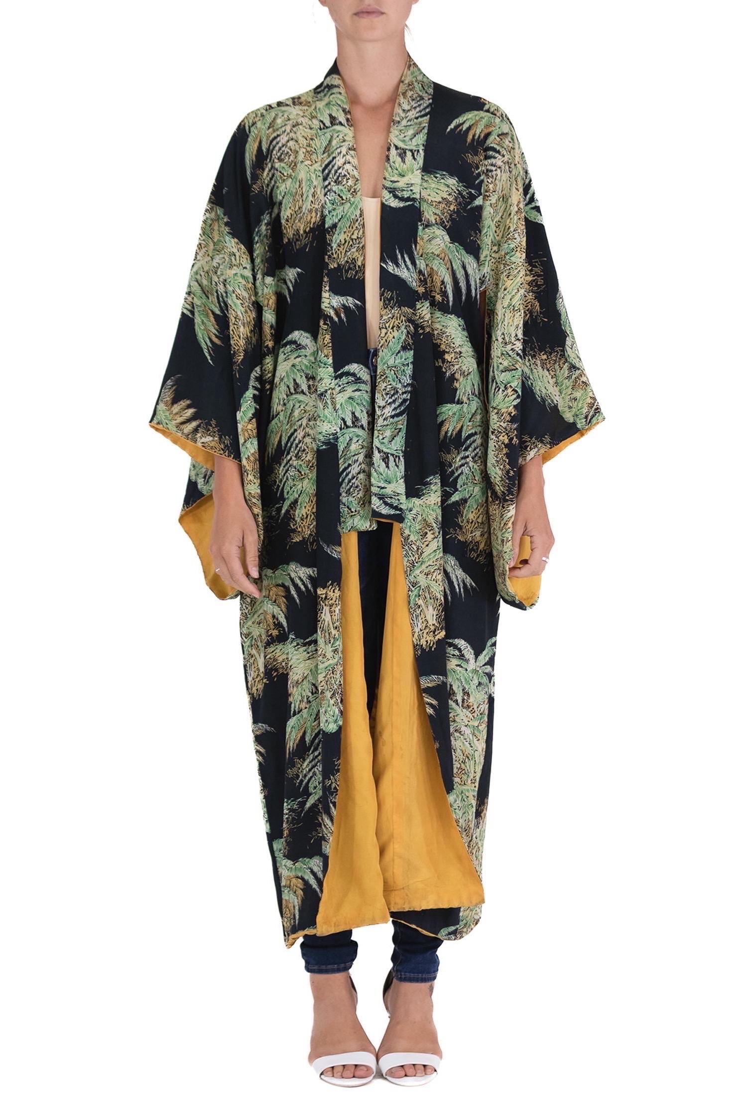 1940S Black Silk & Rayon Rare Tropical Print Kimono In Excellent Condition For Sale In New York, NY