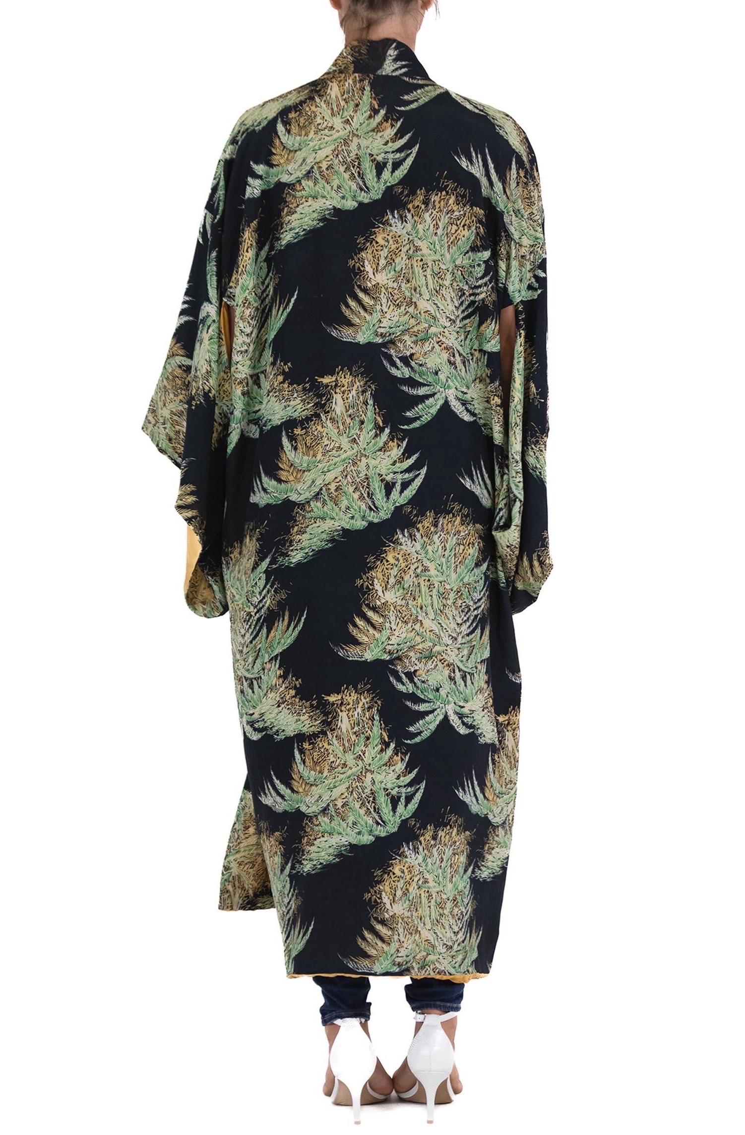 1940S Black Silk & Rayon Rare Tropical Print Kimono For Sale 4