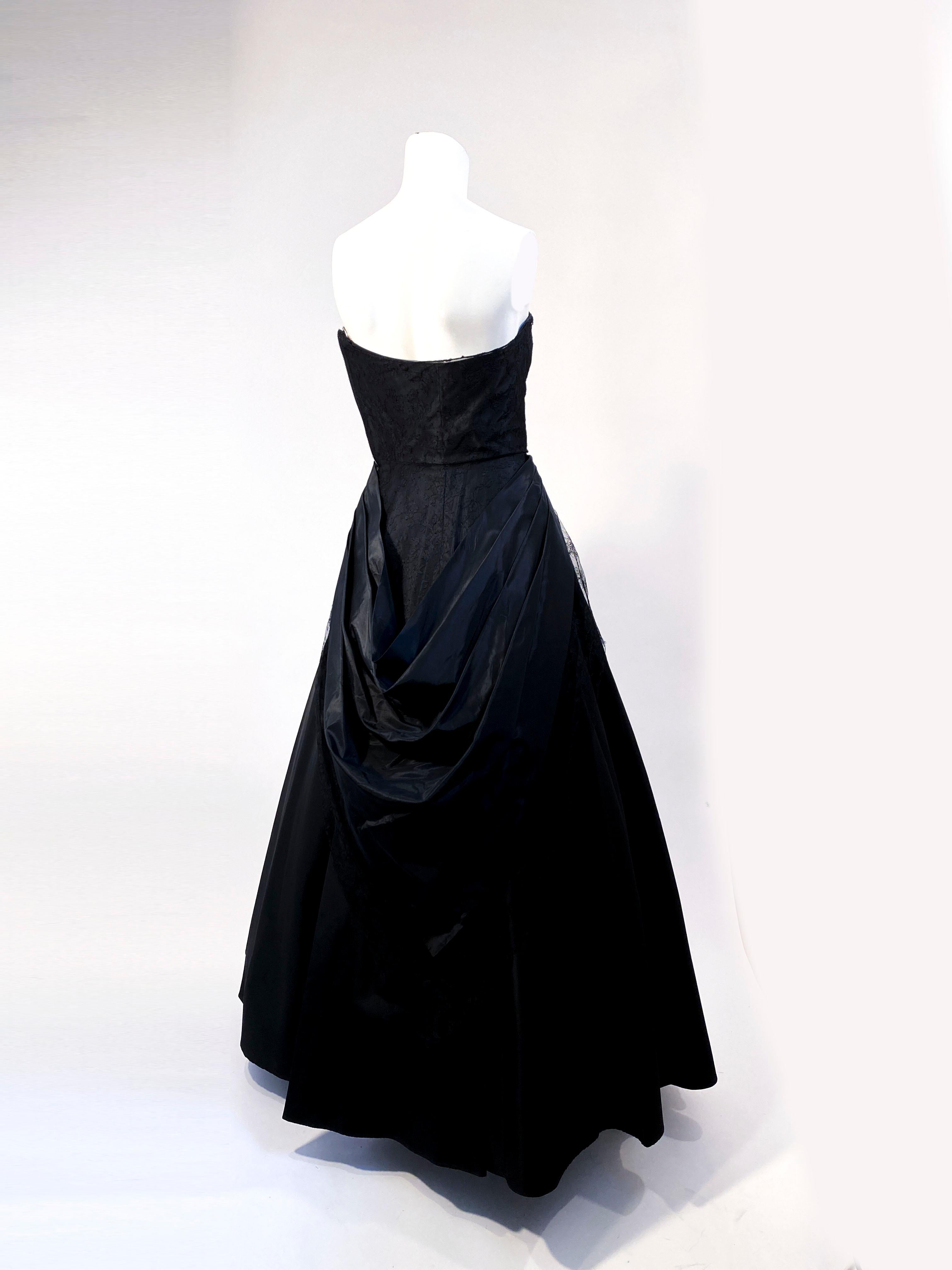 1940s Black Taffeta and Chantilly Lace Gown In Good Condition In San Francisco, CA