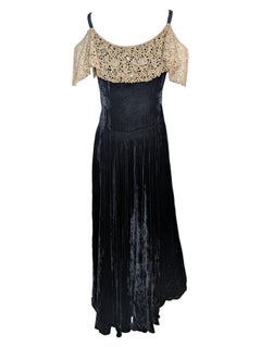 Abito da sera anni '40 in velluto nero con pizzo ecru e strass