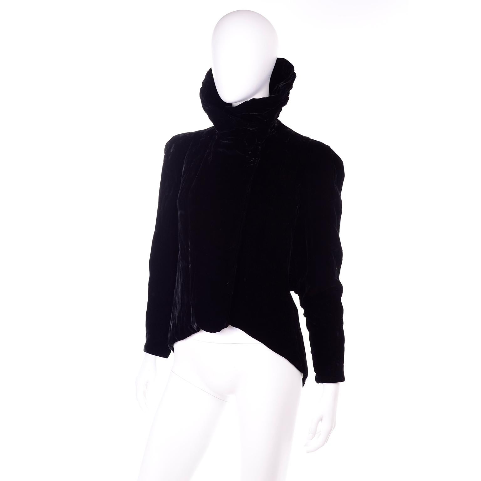 1940s Black Velvet Vintage Evening Jacket W Swing Back & Gathered Puff Sleeves 7