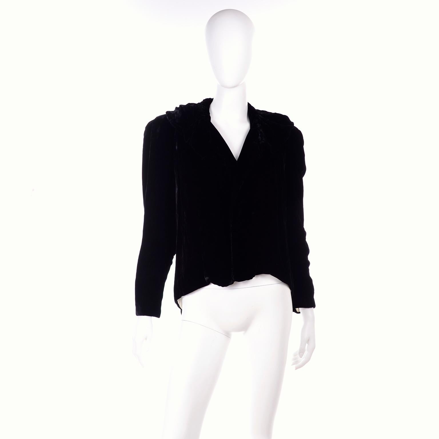 1940s Black Velvet Vintage Evening Jacket W Swing Back & Gathered Puff Sleeves 3