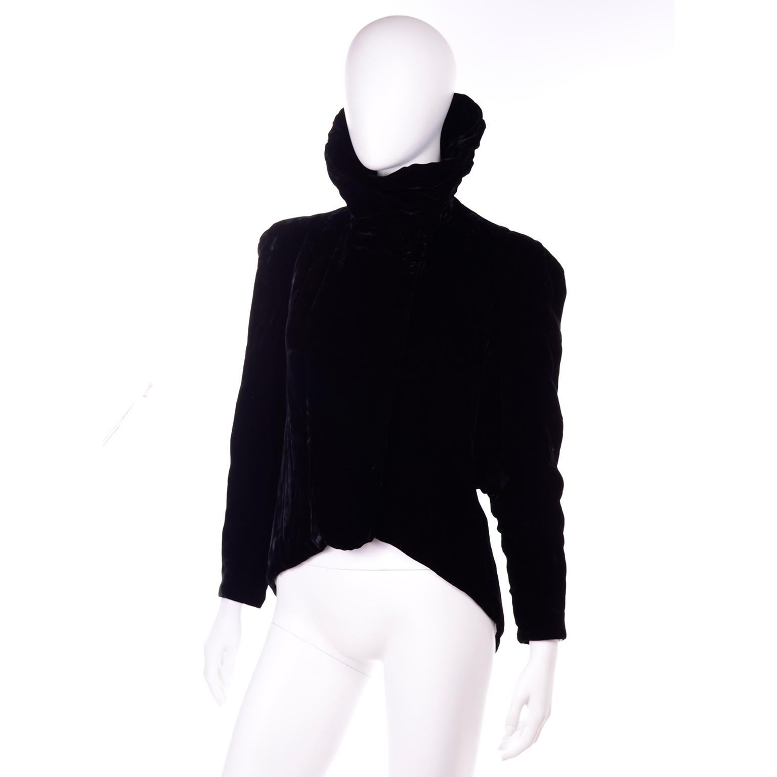 1940s Black Velvet Vintage Evening Jacket W Swing Back & Gathered Puff Sleeves 4